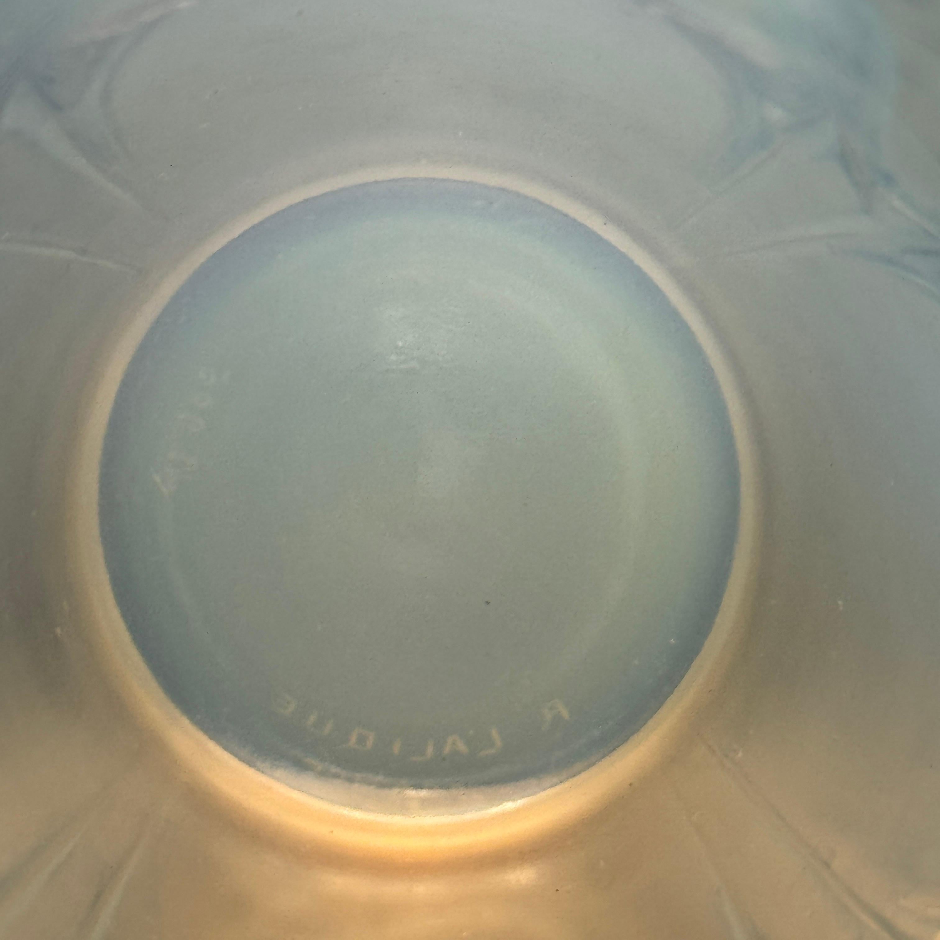 An Opalescent Ceylan Glass Vase by R.Lalique en vente 4