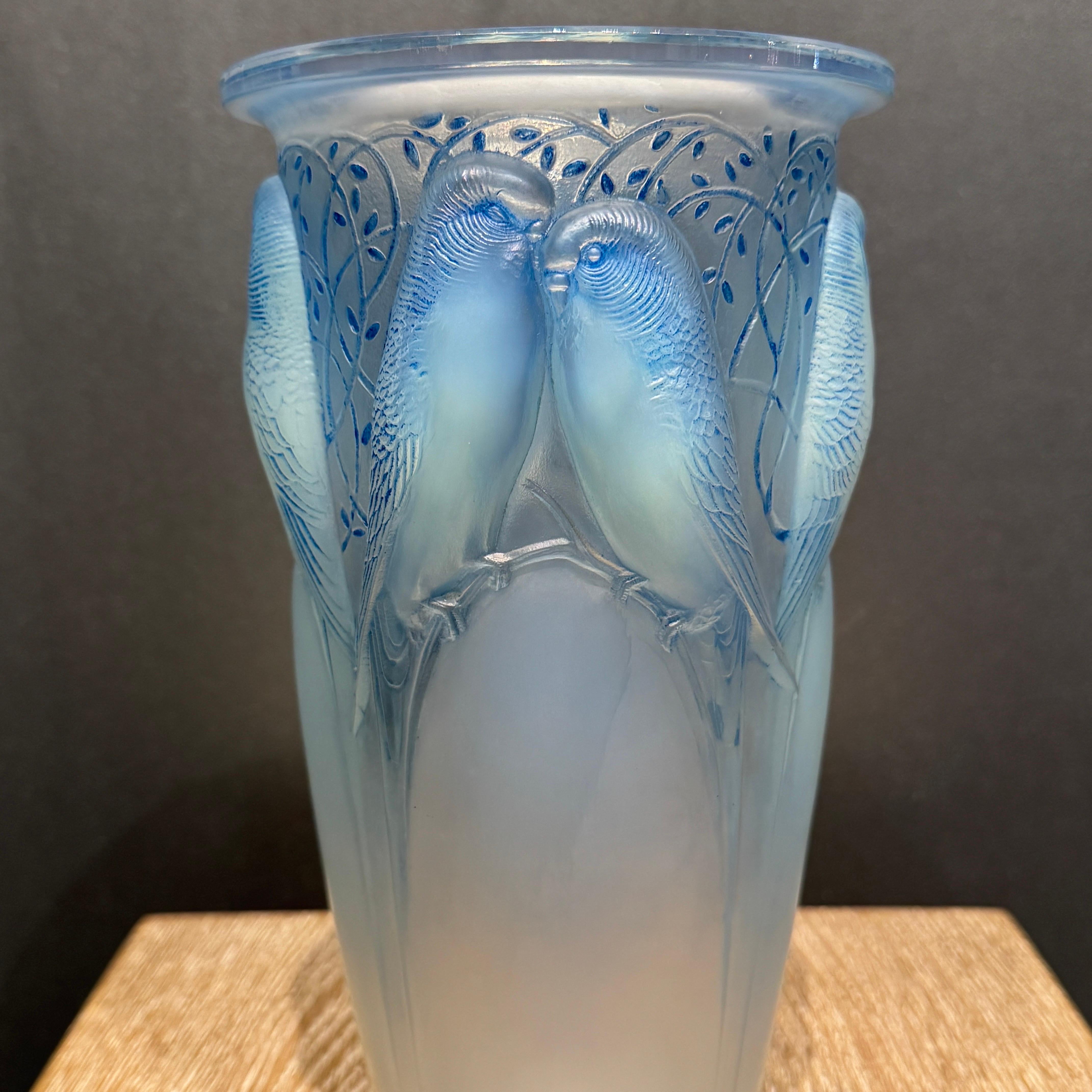 Art déco An Opalescent Ceylan Glass Vase by R.Lalique en vente