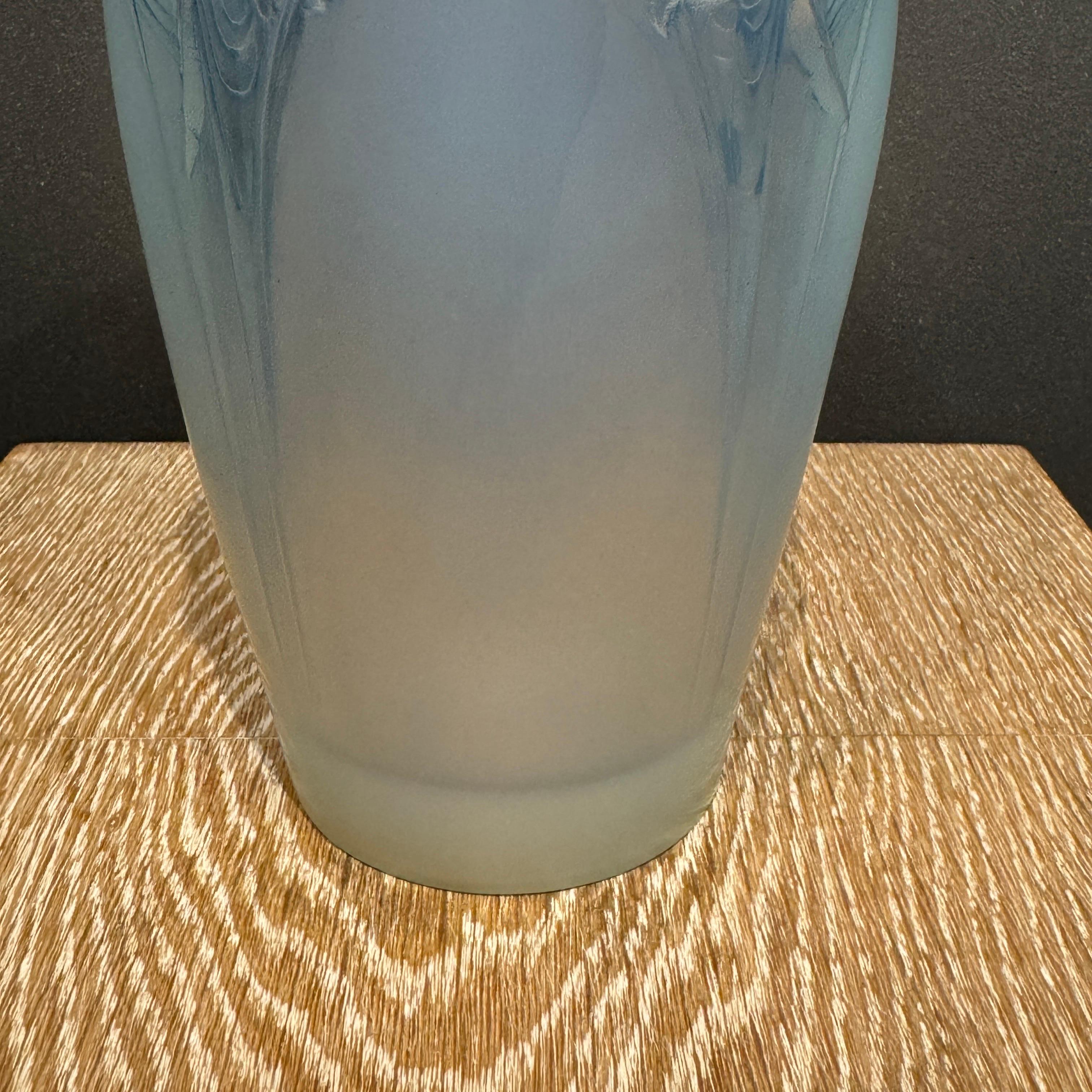 An Opalescent Ceylan Glass Vase by R.Lalique Excellent état - En vente à SAINT-OUEN-SUR-SEINE, FR