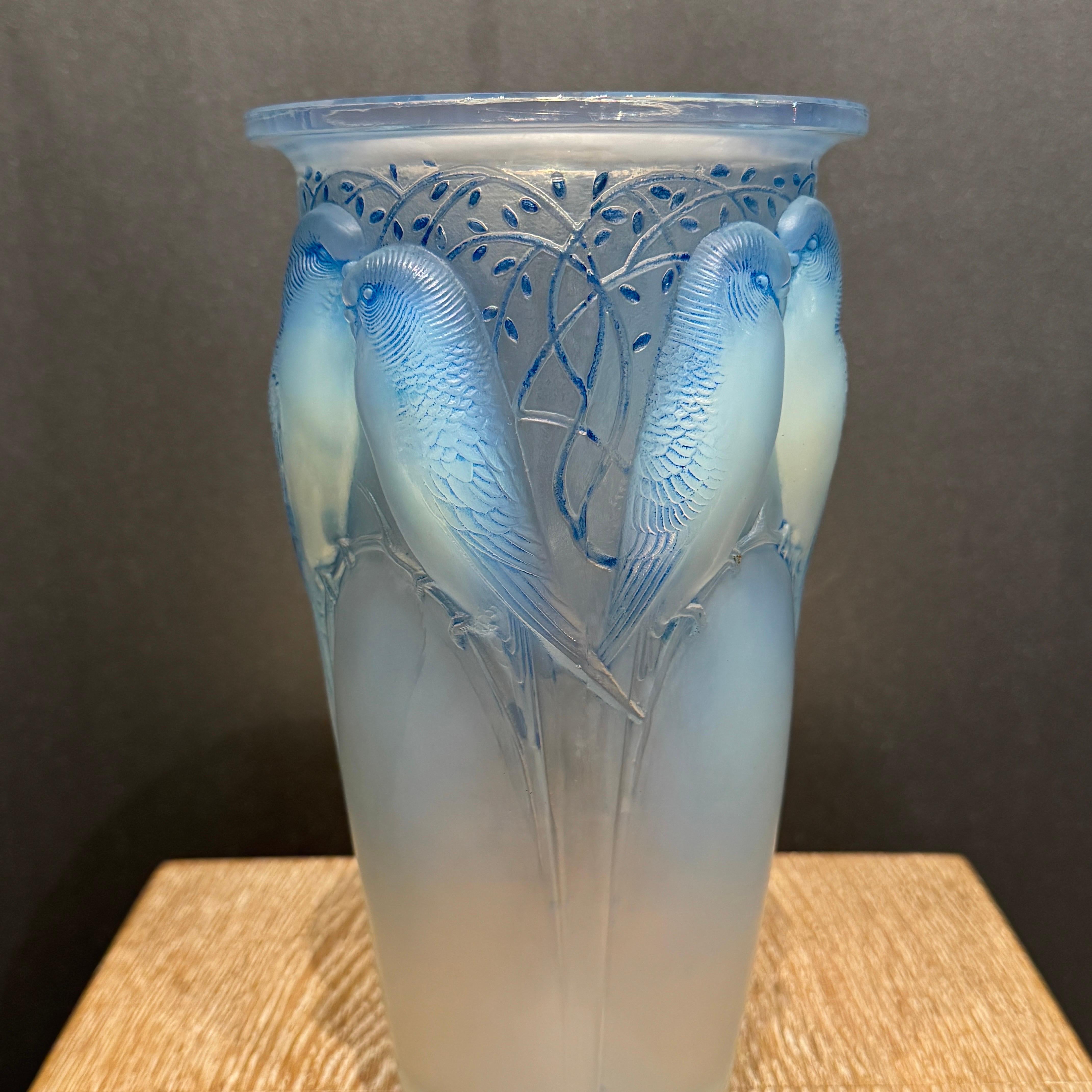 Verre An Opalescent Ceylan Glass Vase by R.Lalique en vente