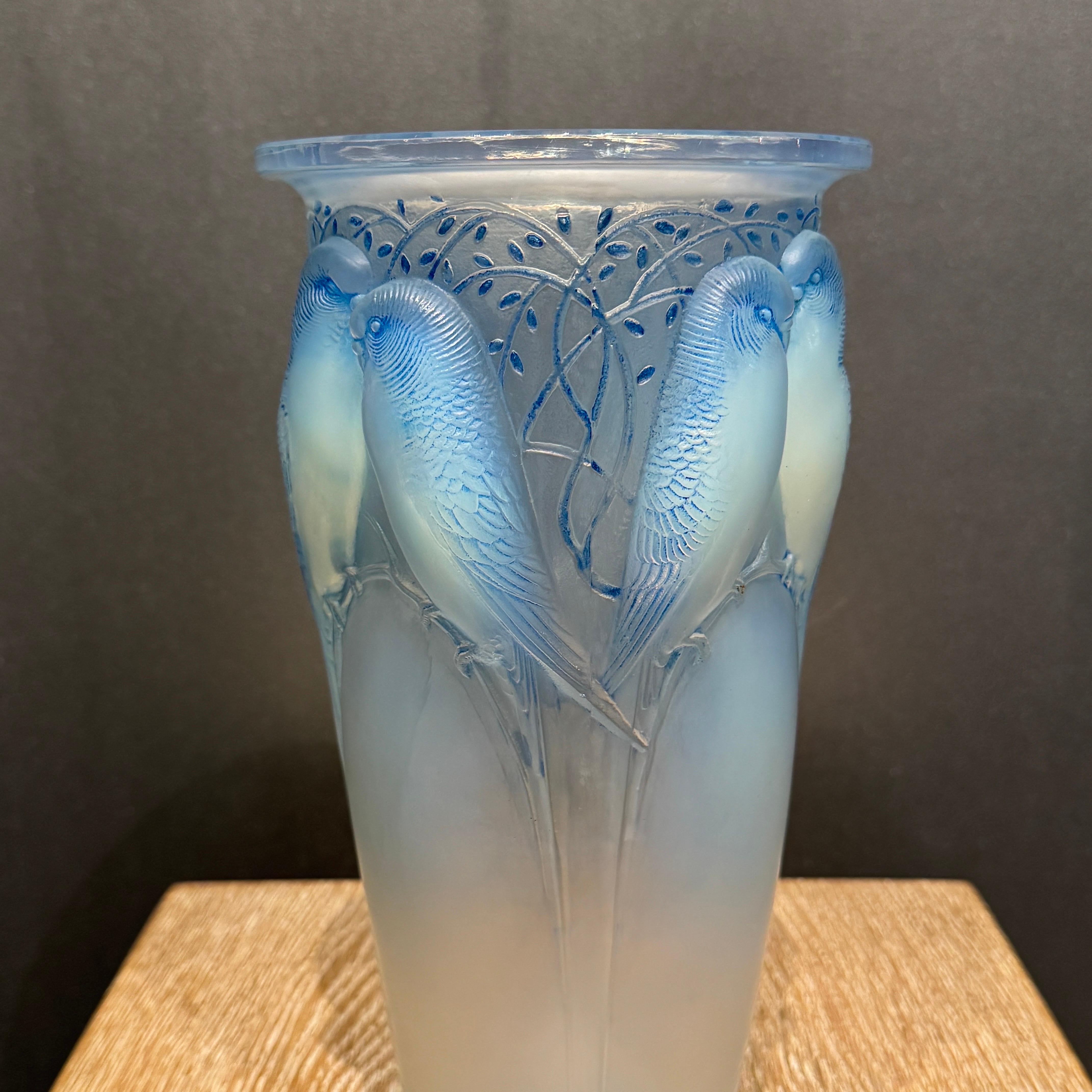 An Opalescent Ceylan Glass Vase by R.Lalique en vente 1