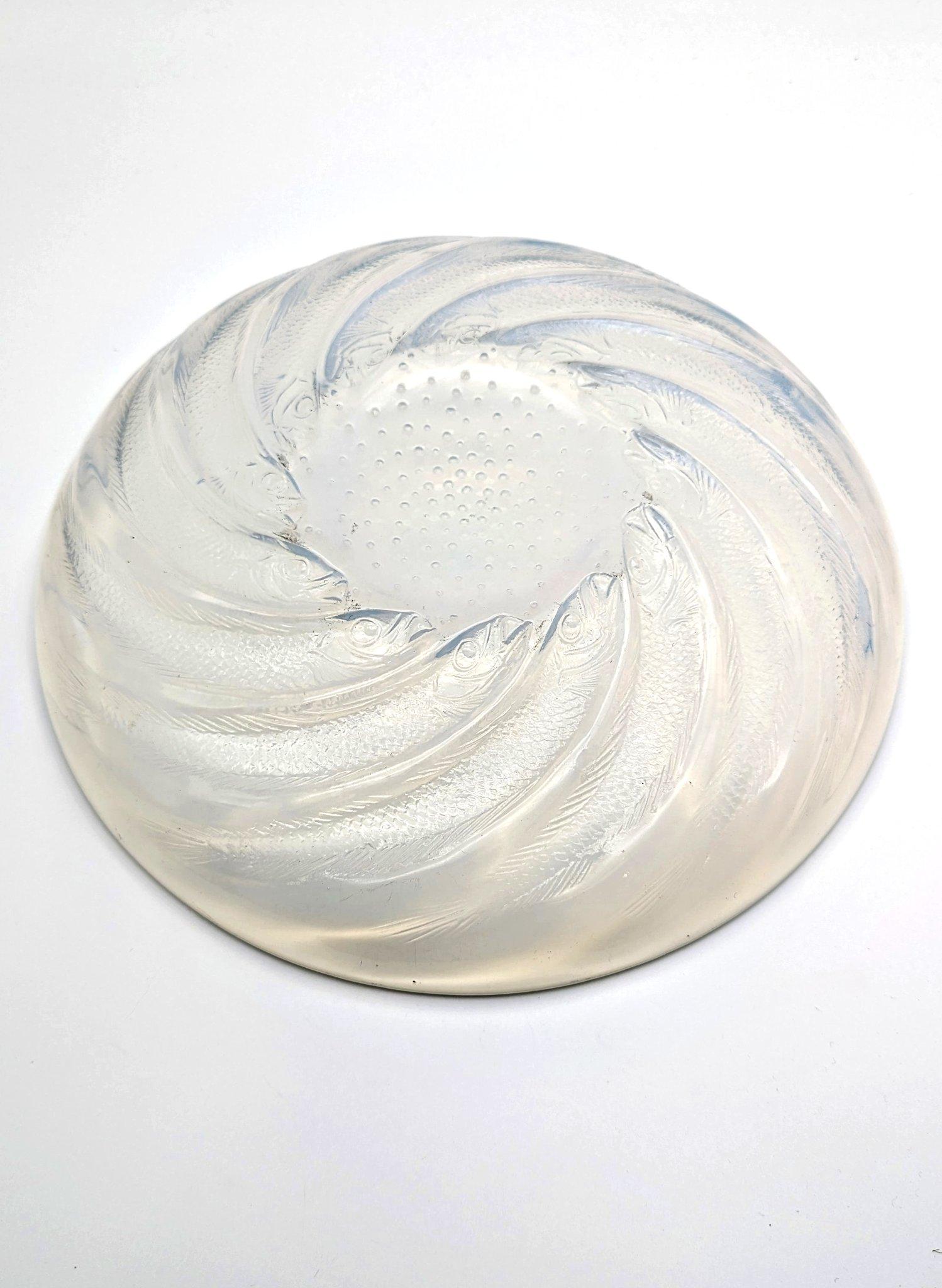 An opalescent glass plate 