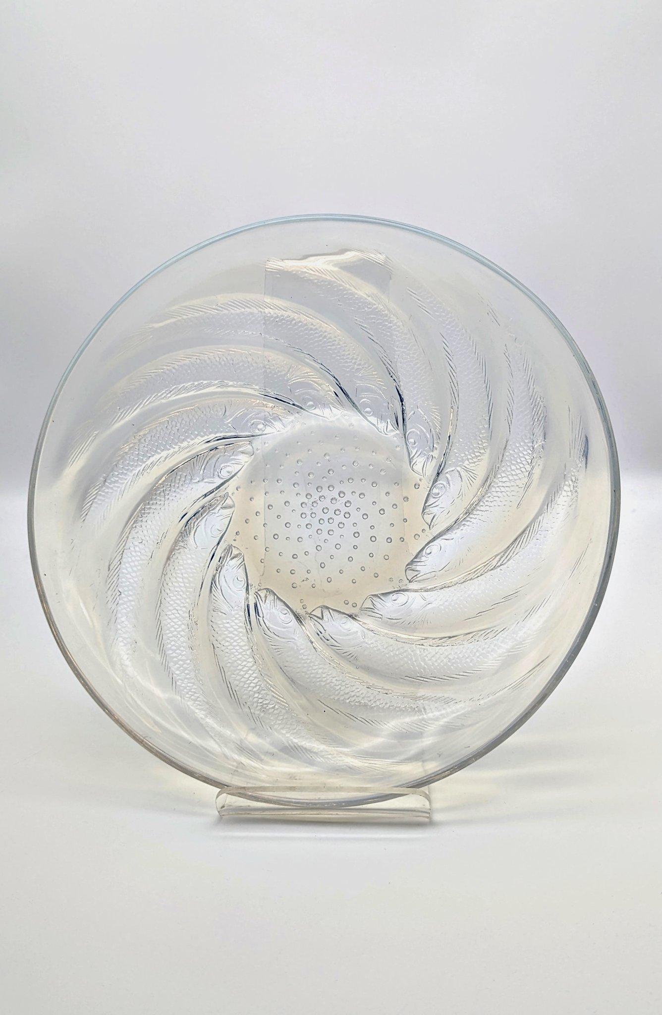 Hand-Crafted An opalescent glass plate 