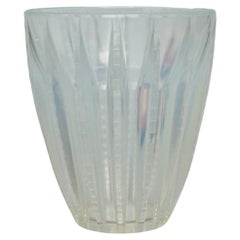 Vase en verre opalescent « Chamonix » de René Lalique vers 1935