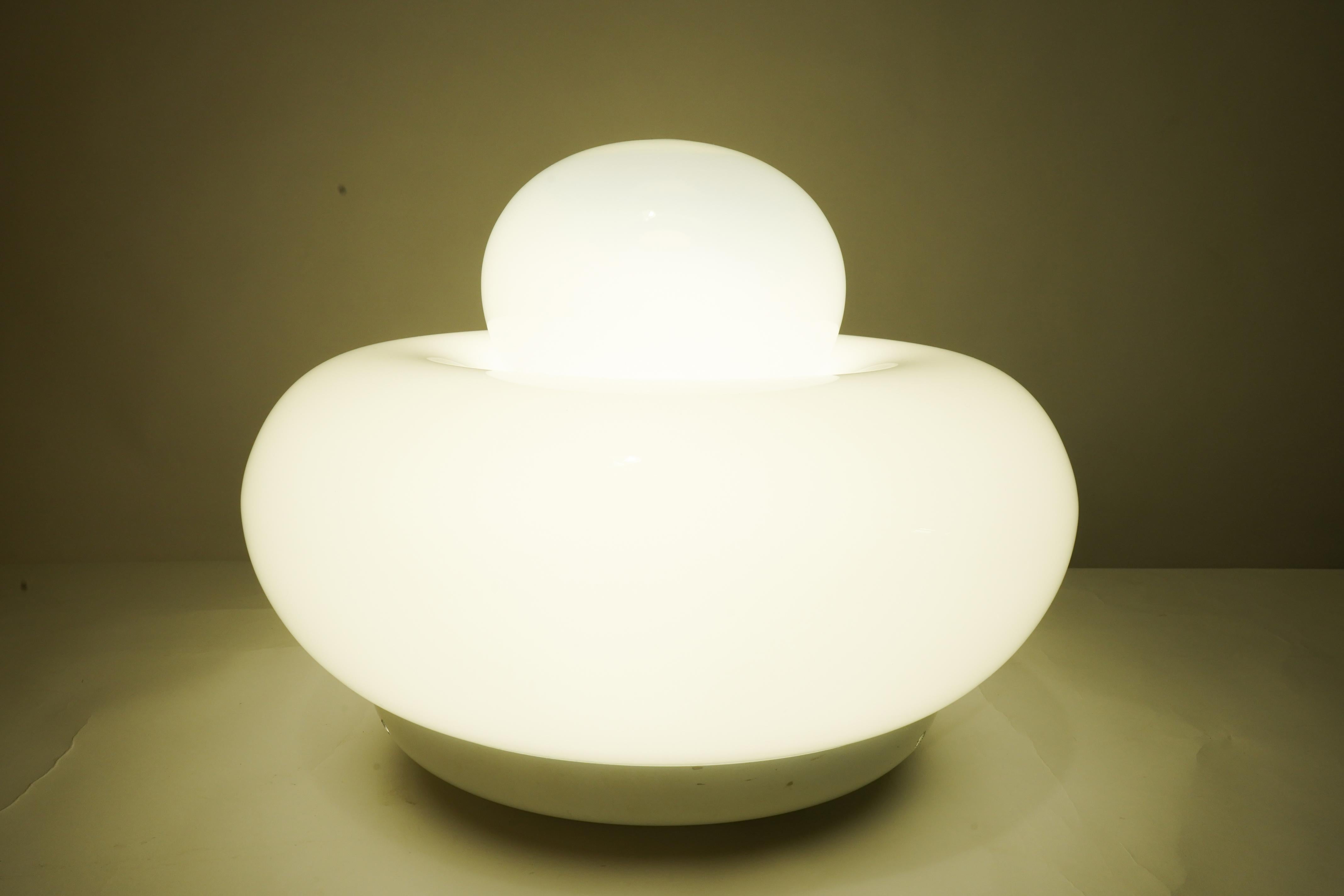 Opaline Glass Italian Table Lamp by Giuliana Gramigna for Artimide In Good Condition For Sale In Chicago, IL