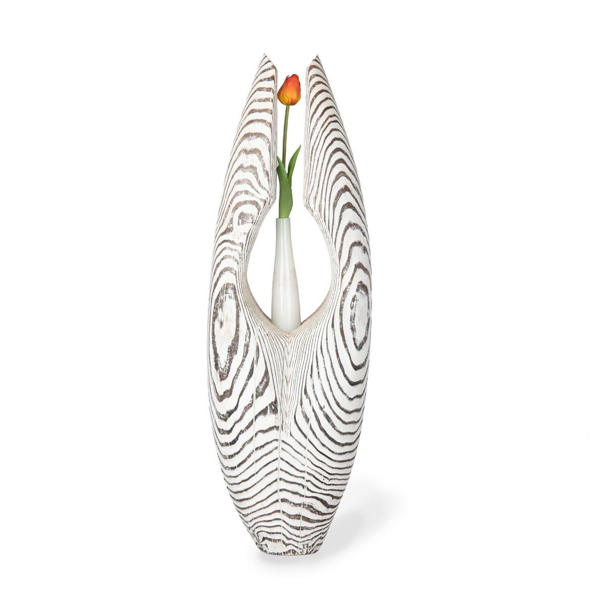 Scultura ovale traforata di Martin Scorey, a forma di bocciolo stilizzato che racchiude un vaso di vetro, dipinta con motivi zebrati bianchi e neri, inglese, circa 2010.

