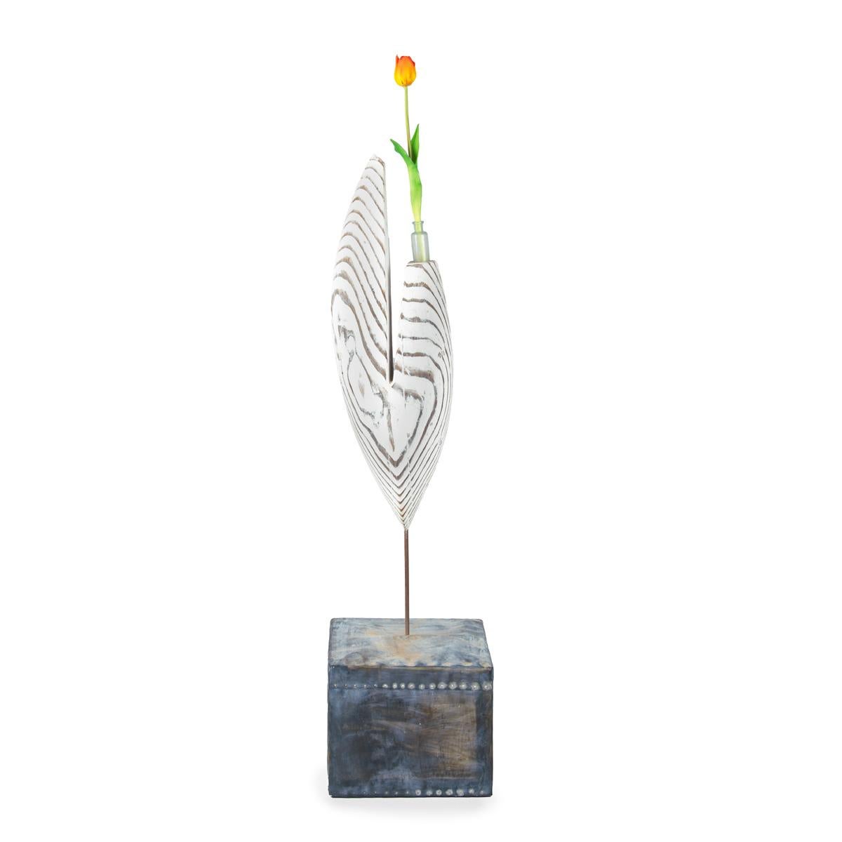 Una scultura ovale traforata di Martin Scorey che porta fiori alla deriva In condizioni buone in vendita a Lymington, Hampshire
