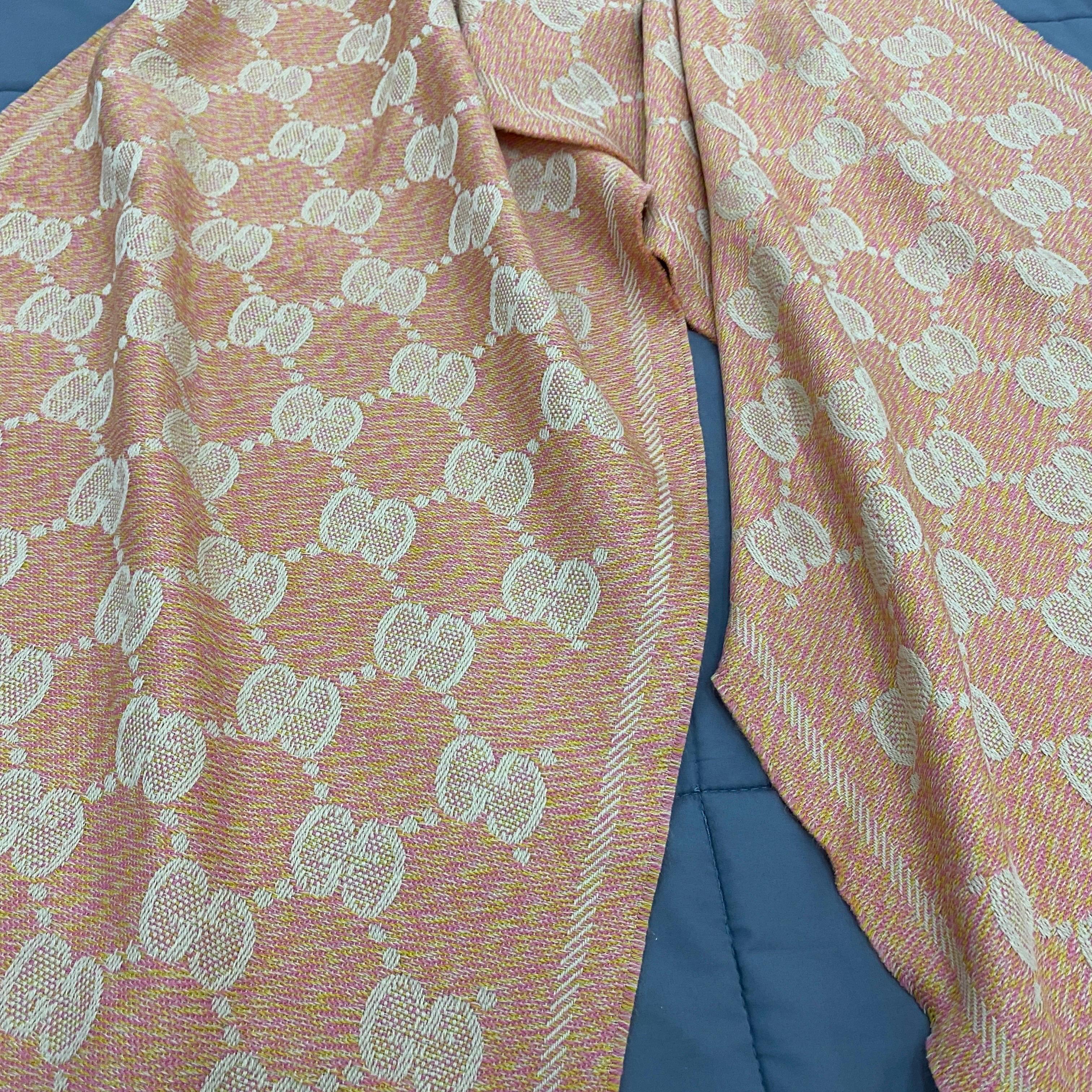 Gucci - Écharpe en laine orange et rose avec logo continu Unisexe en vente