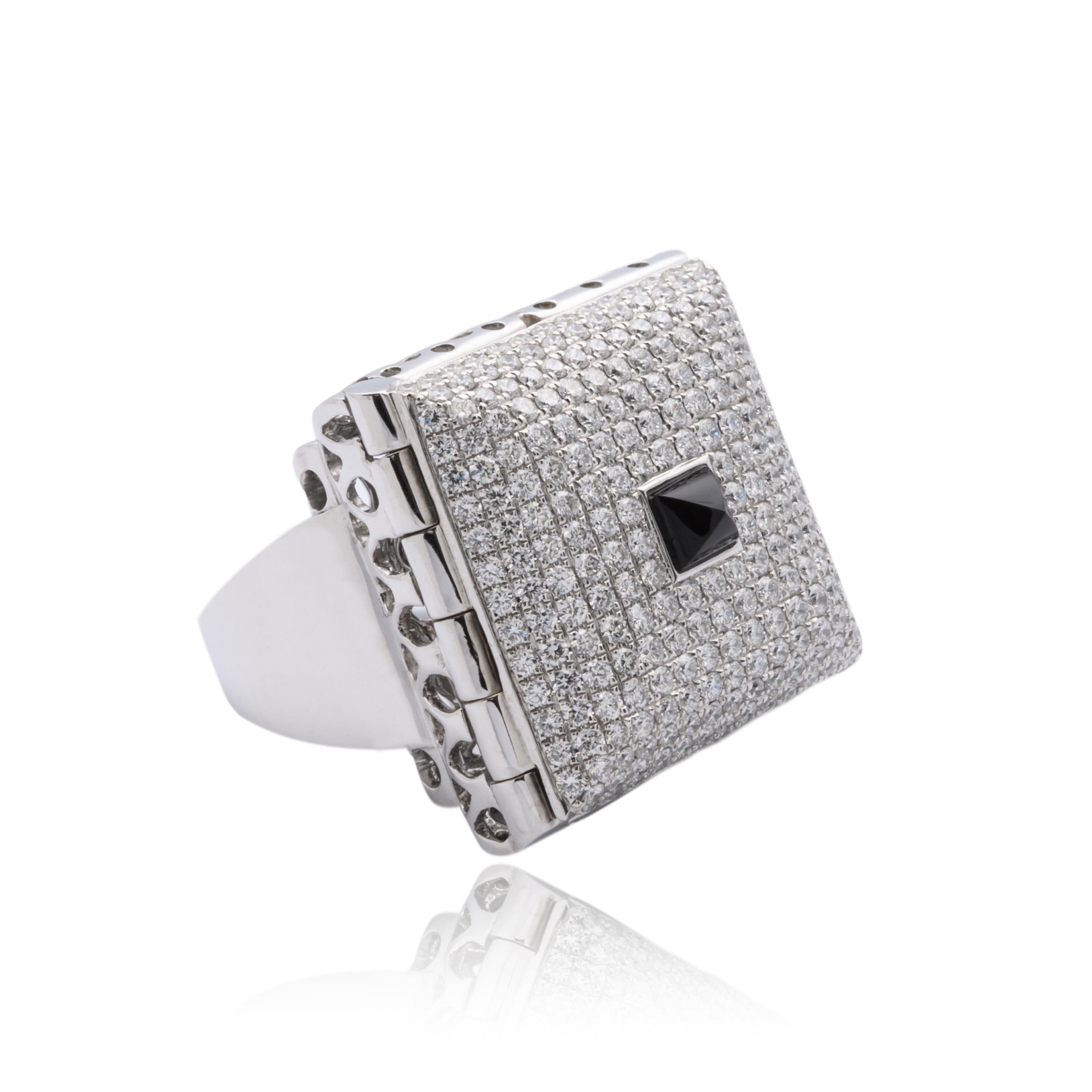 An Order of Bling creates “The Surprise Box of Joy” Ring

Collection: In Whimsy We Play
Diamonds 2.83ct
18K White Gold
Ring Size: HK14.5 / Approx US6.25

Principal designer Sara Sze enjoys creating pieces with the intention of making someone smile.