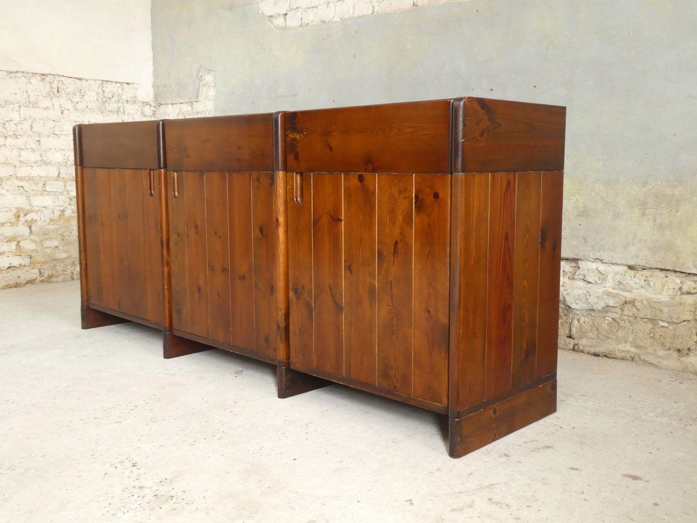 Fine XX secolo Credenza organica in pino di Silvio Coppola, Edizione Fratelli Montina in vendita