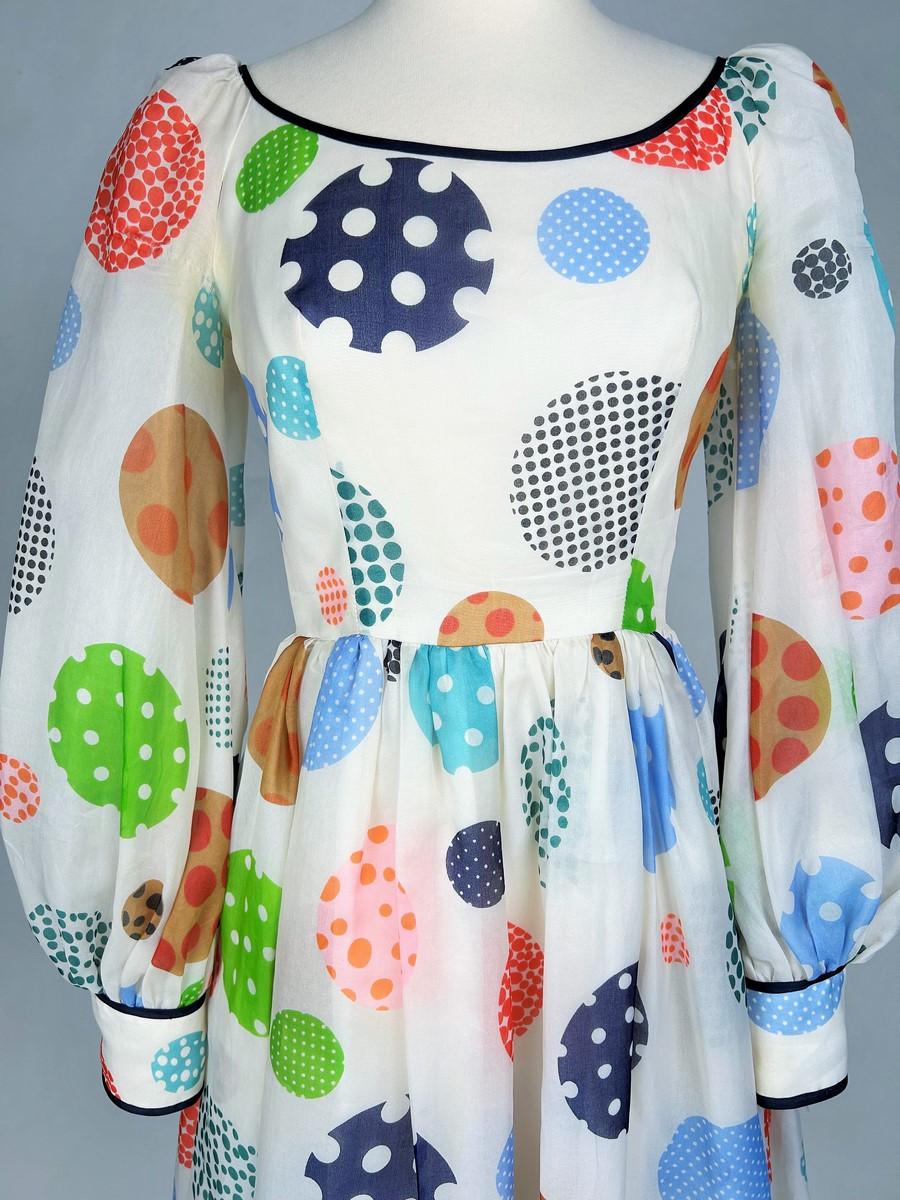 Gris Nina Ricci, robe en organza imprimée à pois, printemps-été 1973 en vente