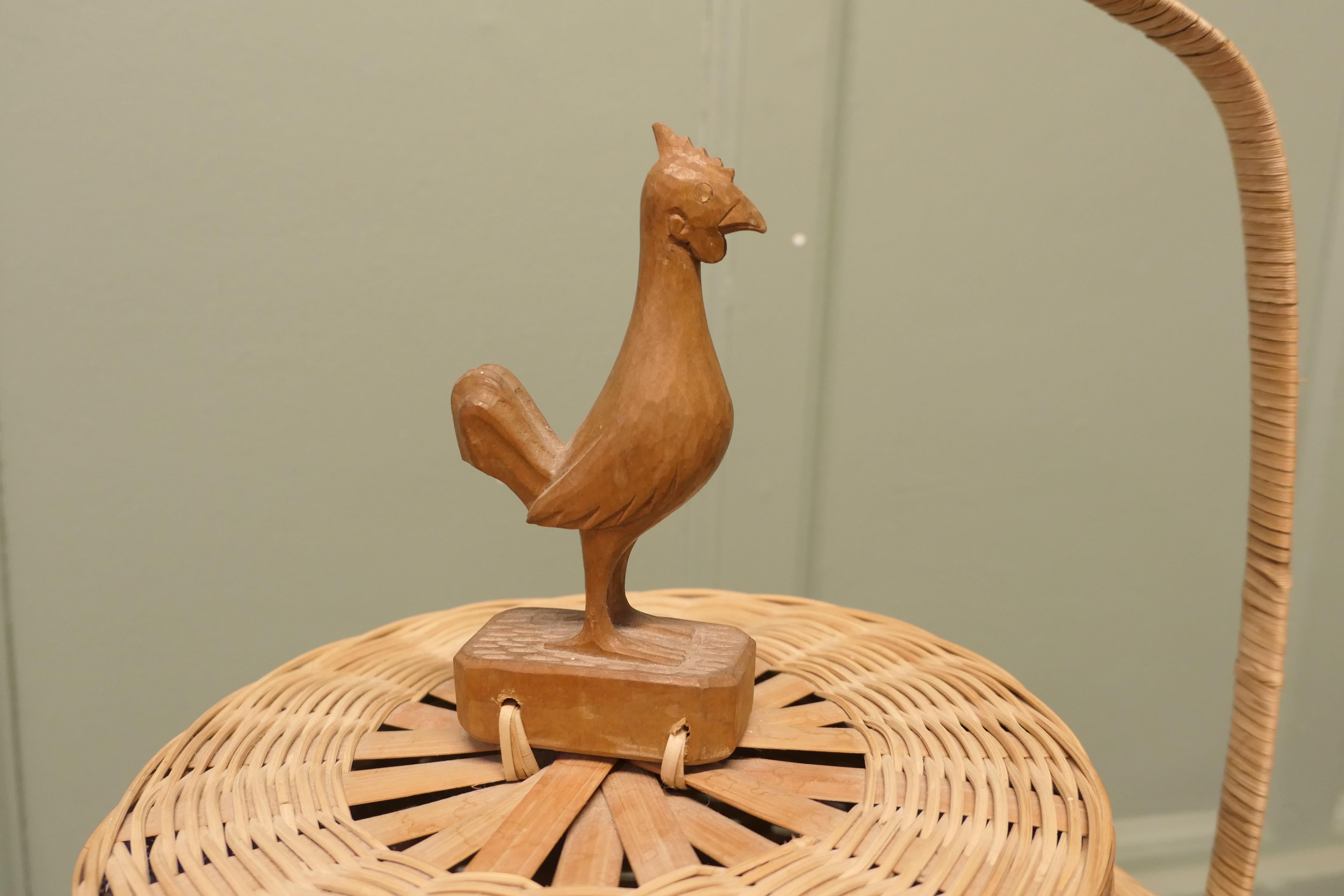 Country Un cestino orientale di pollo in bambù o un cestino per la spesa in vendita