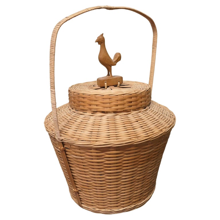 Ein orientalischer Bambus-Hhnerkorb oder Einkaufskorb im Angebot bei  1stDibs Deutschland