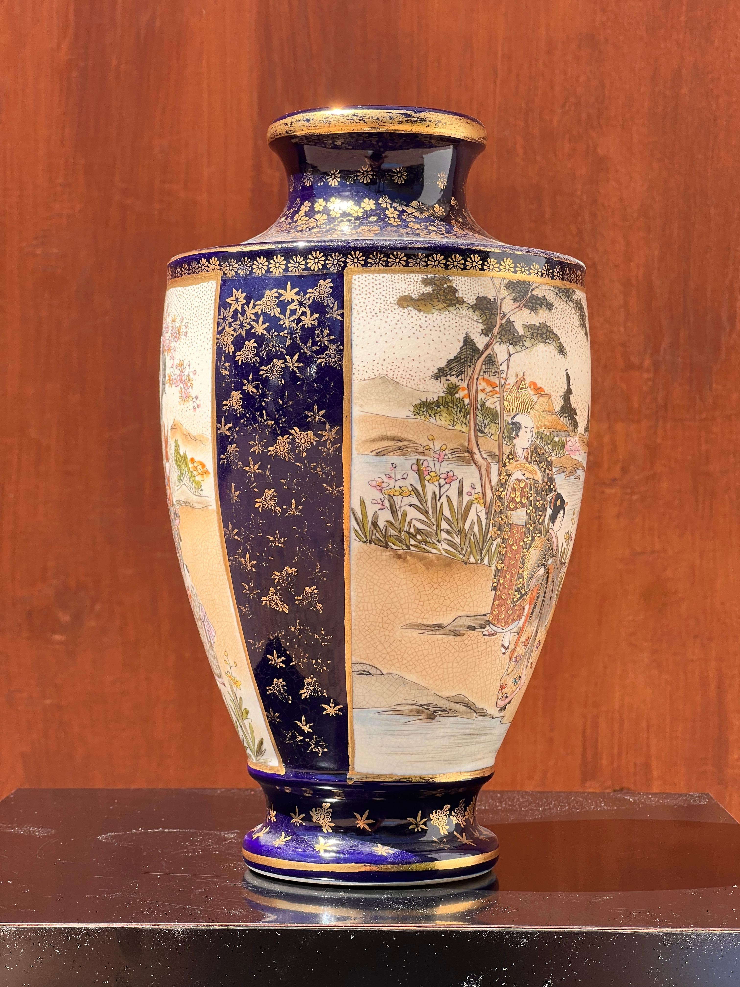 20th Century An oriental hand-painted porcelain glazed vase with gilt detail, 20th century For Sale