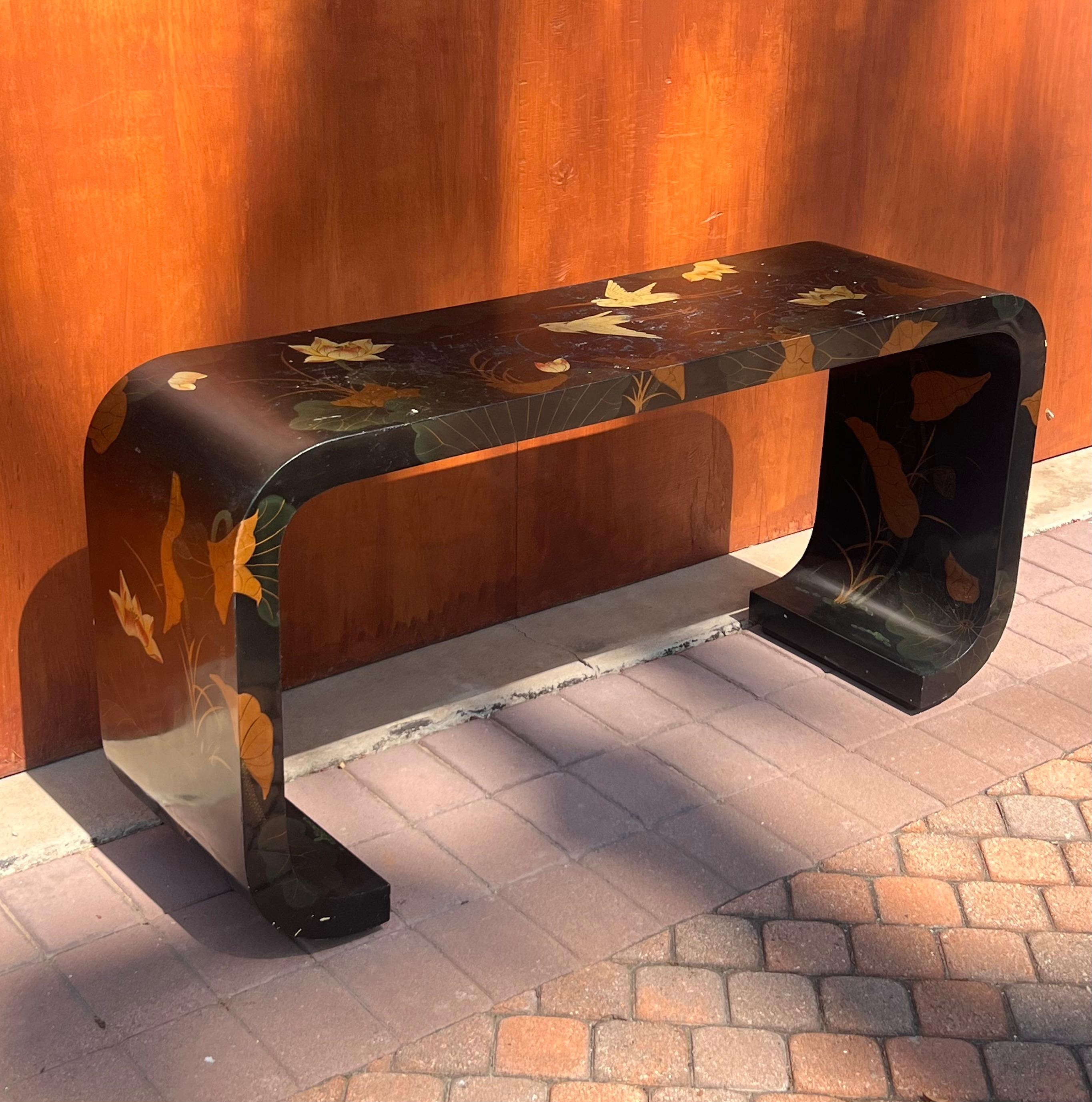 An oriental lacquered console table, 20th century For Sale 3