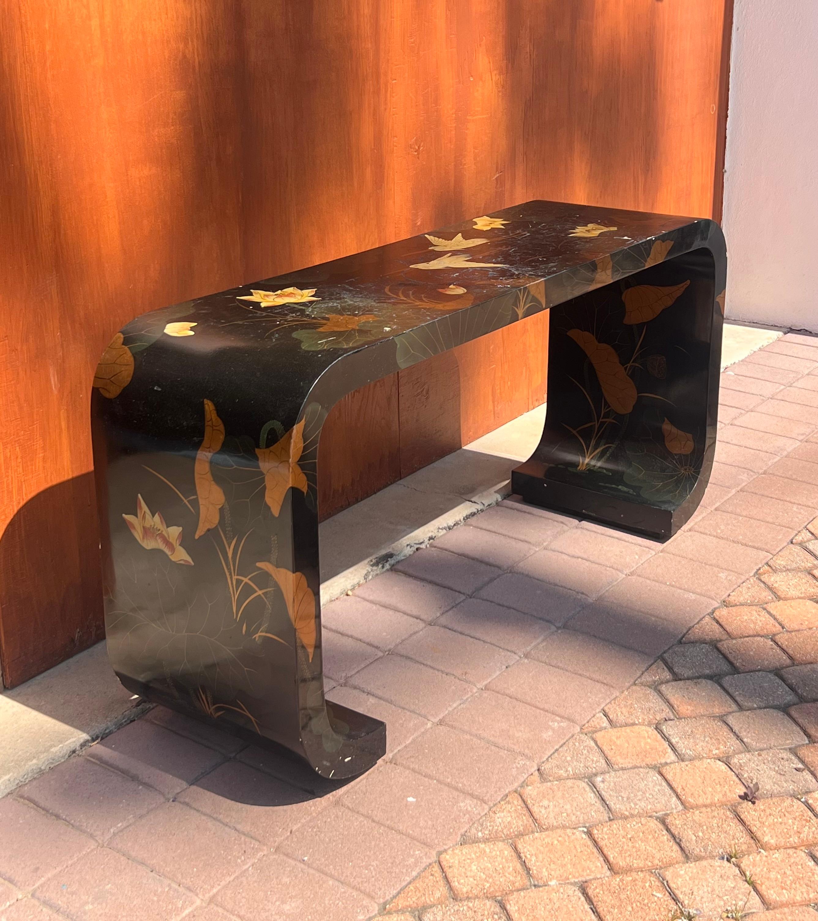 An oriental lacquered console table, 20th century In Fair Condition For Sale In View Park, CA