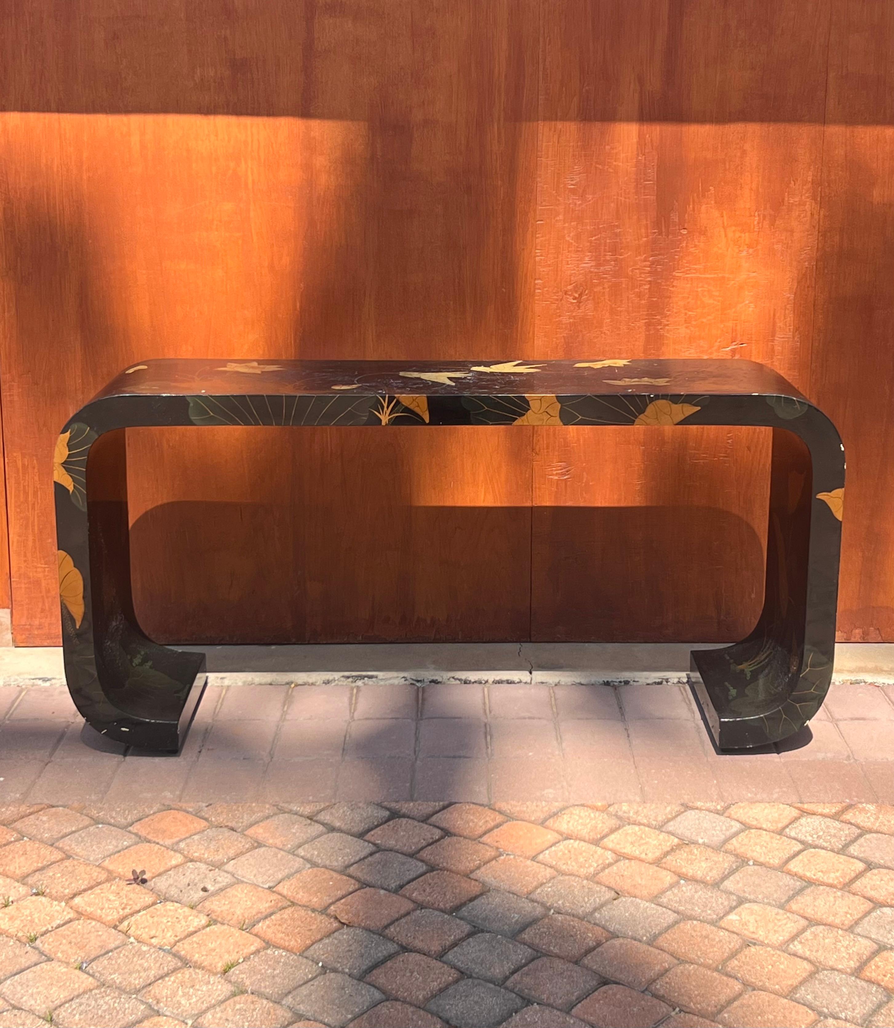 An oriental lacquered console table, 20th century For Sale 1