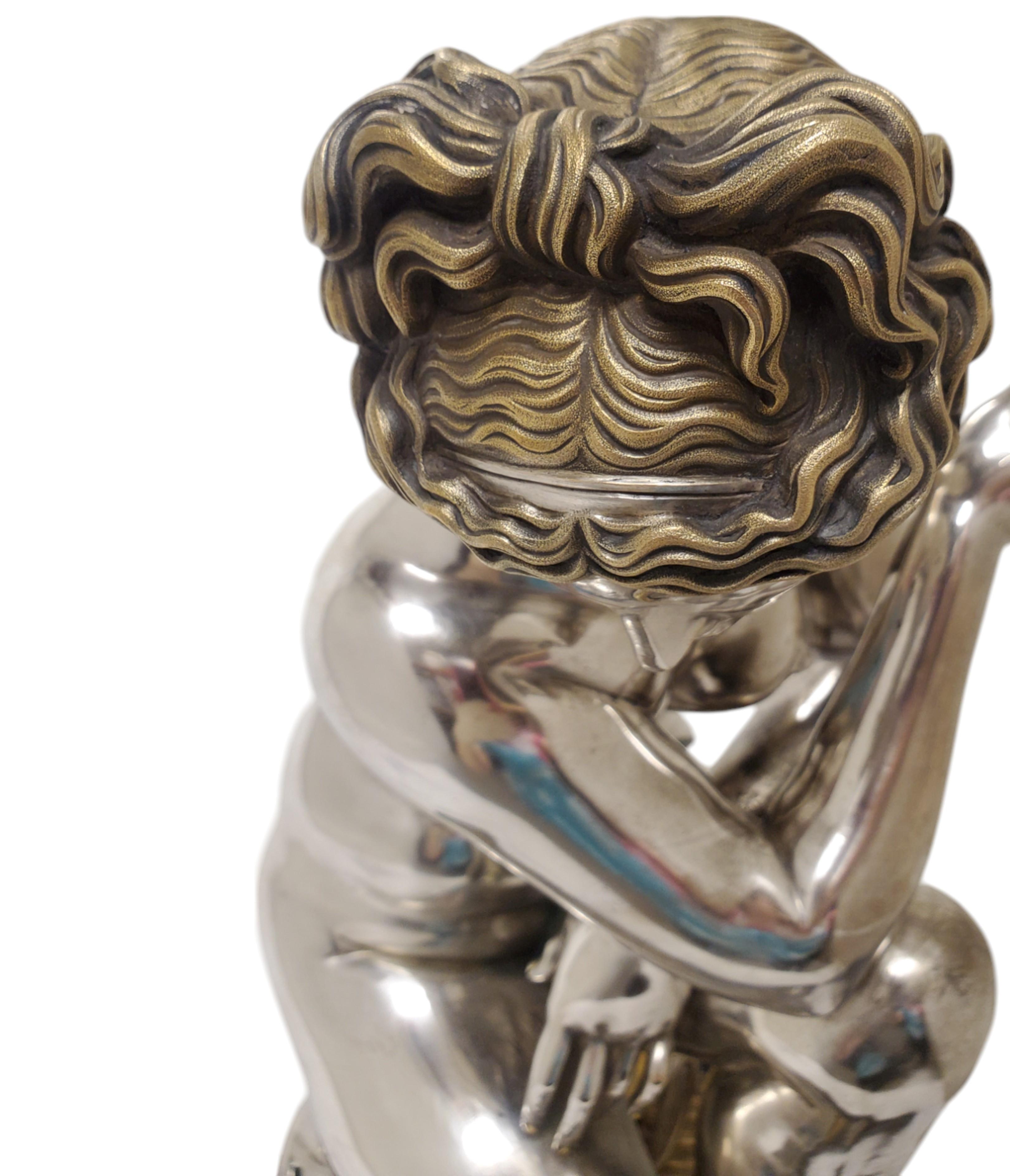 Una statua di Venere in bronzo argentato e dorato originale del 1850 in stile neoclassico. in vendita 3