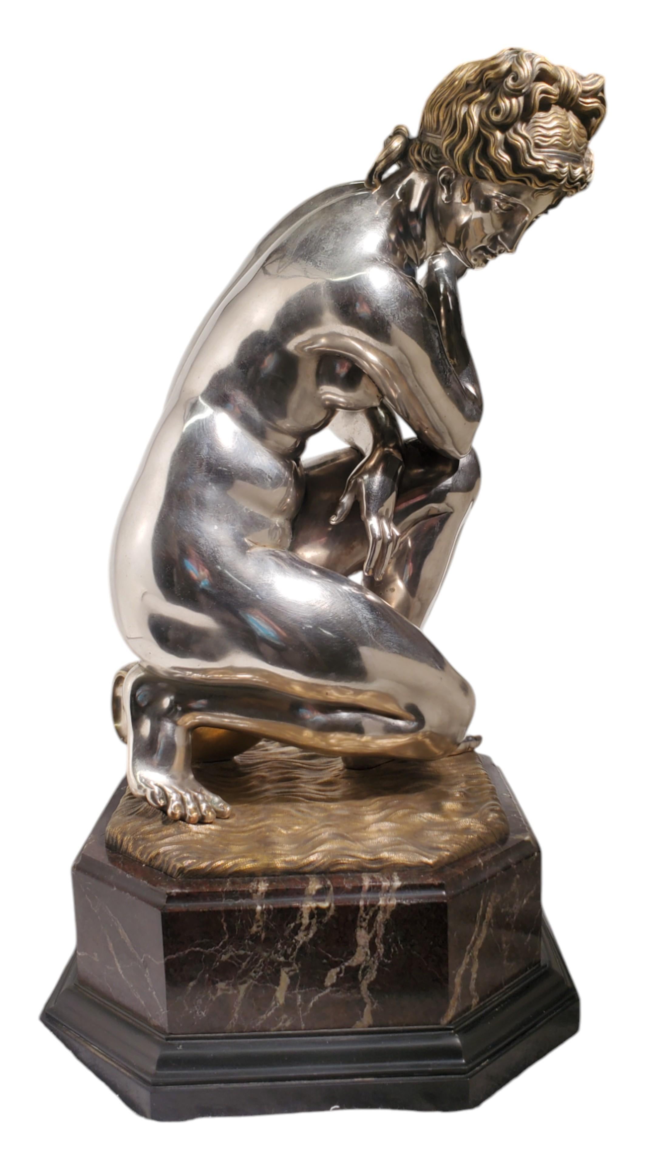 Una statua di Venere in bronzo argentato e dorato originale del 1850 in stile neoclassico. in vendita 7