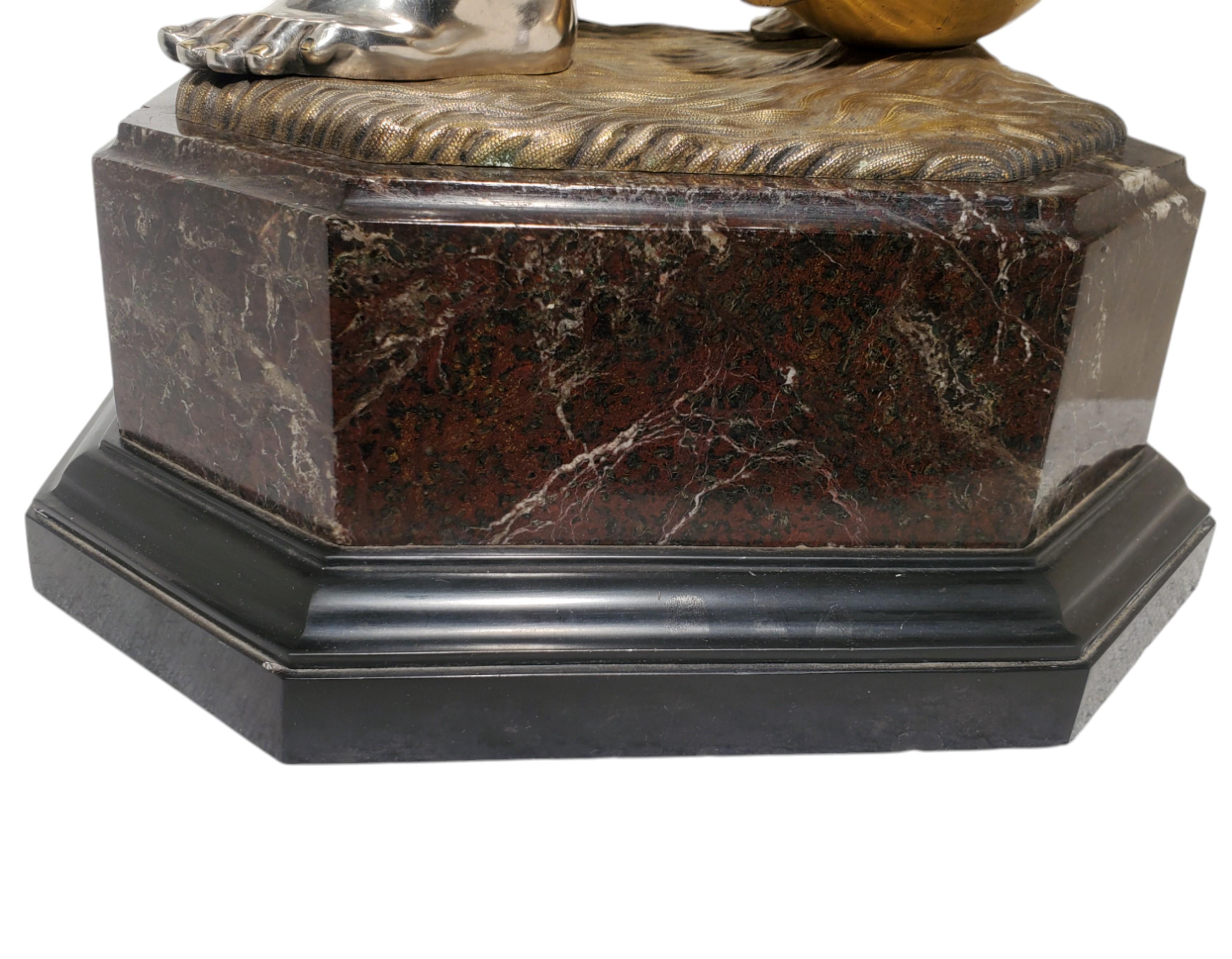 Una statua di Venere in bronzo argentato e dorato originale del 1850 in stile neoclassico. in vendita 11