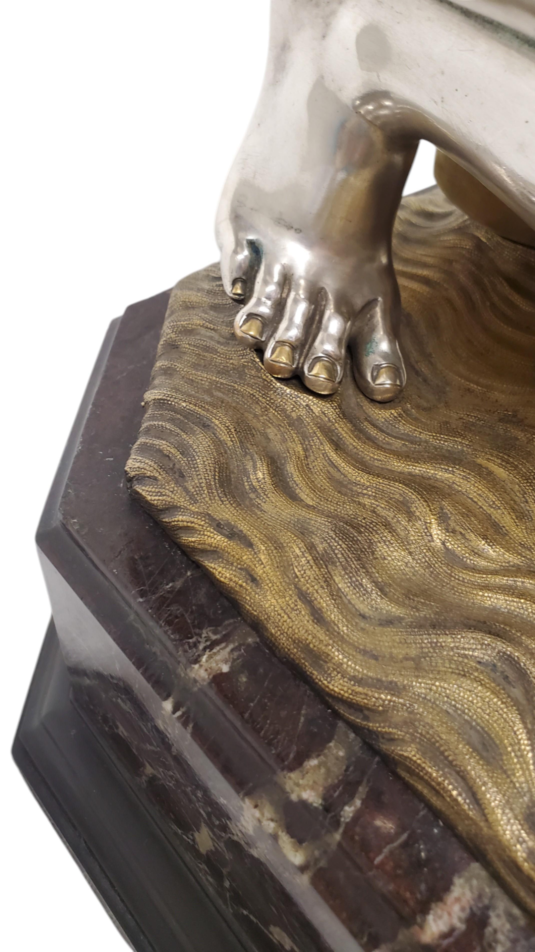 Una statua di Venere in bronzo argentato e dorato originale del 1850 in stile neoclassico. in vendita 12