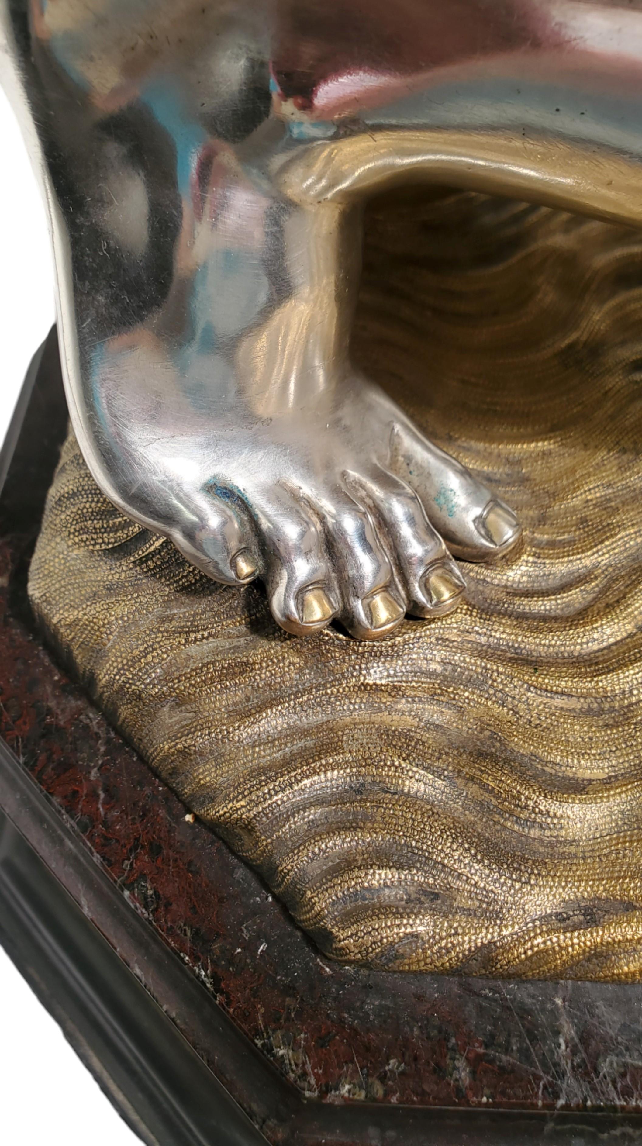 XIX secolo Una statua di Venere in bronzo argentato e dorato originale del 1850 in stile neoclassico. in vendita