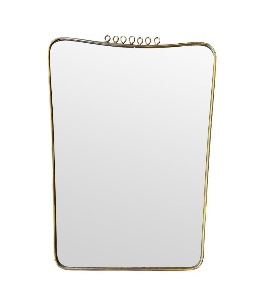 Mid-Century Modern Miroir italien original des années 1950 à cadre en laiton attribué à Gio Ponti en vente