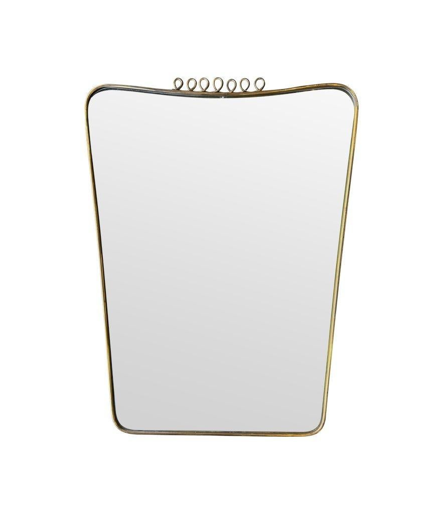 Miroir italien original des années 1950 à cadre en laiton attribué à Gio Ponti en vente 2