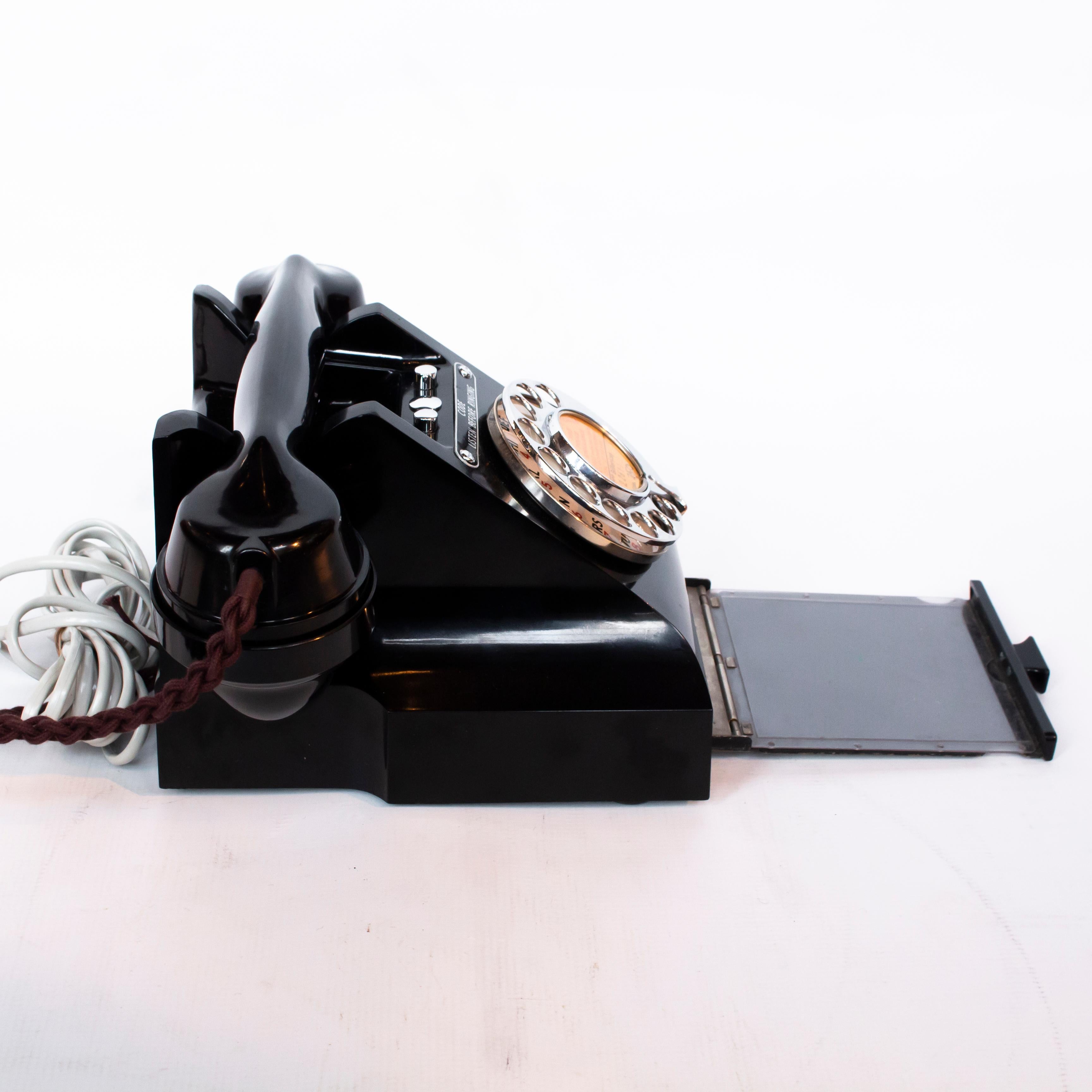 Original 1951 GPO Model 332 Telephone with Original Button Features In Good Condition In Forest Row, East Sussex