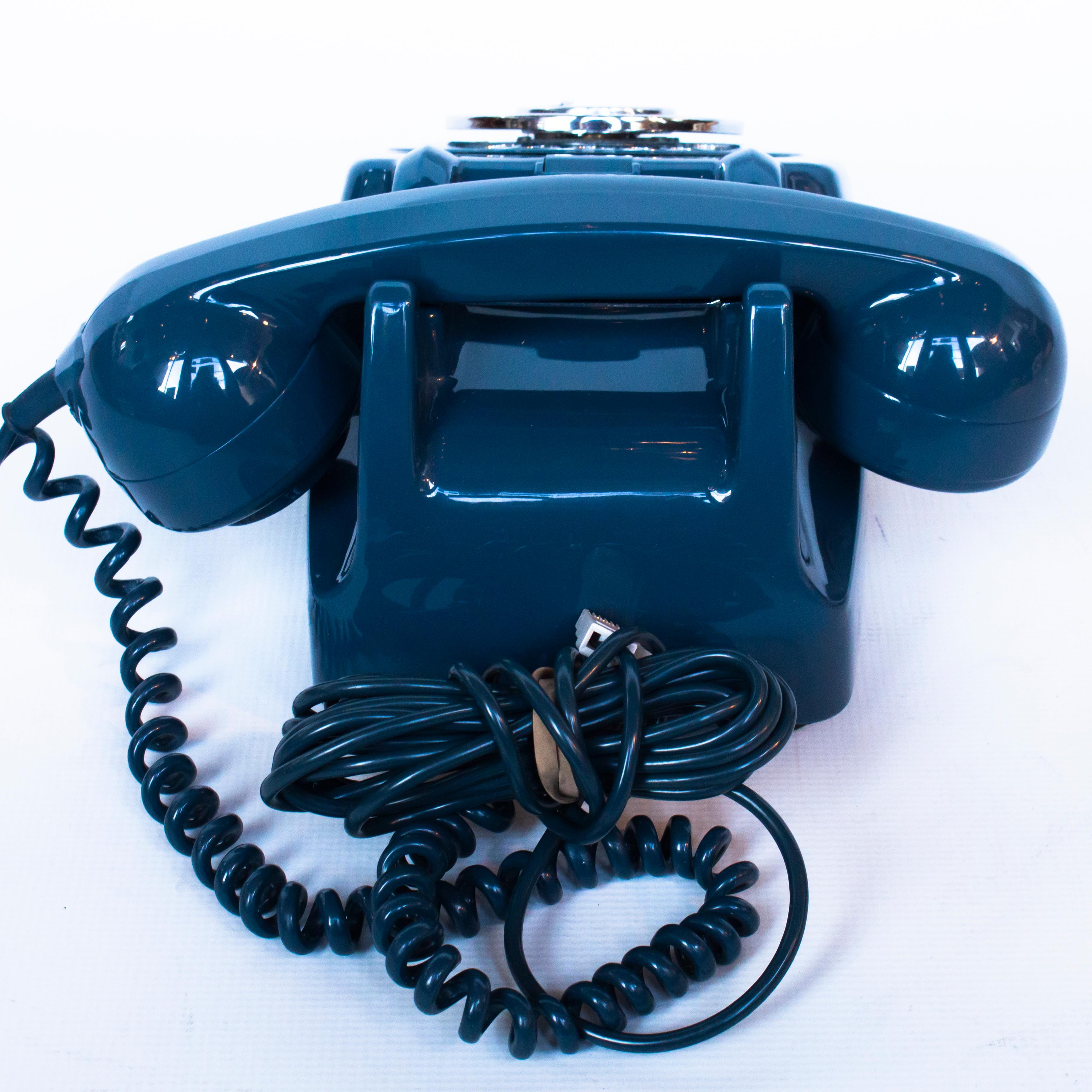 Original 1963 GPO Model 706 Telephone in Blue, Original Nylon Carrying Strap In Good Condition In Forest Row, East Sussex