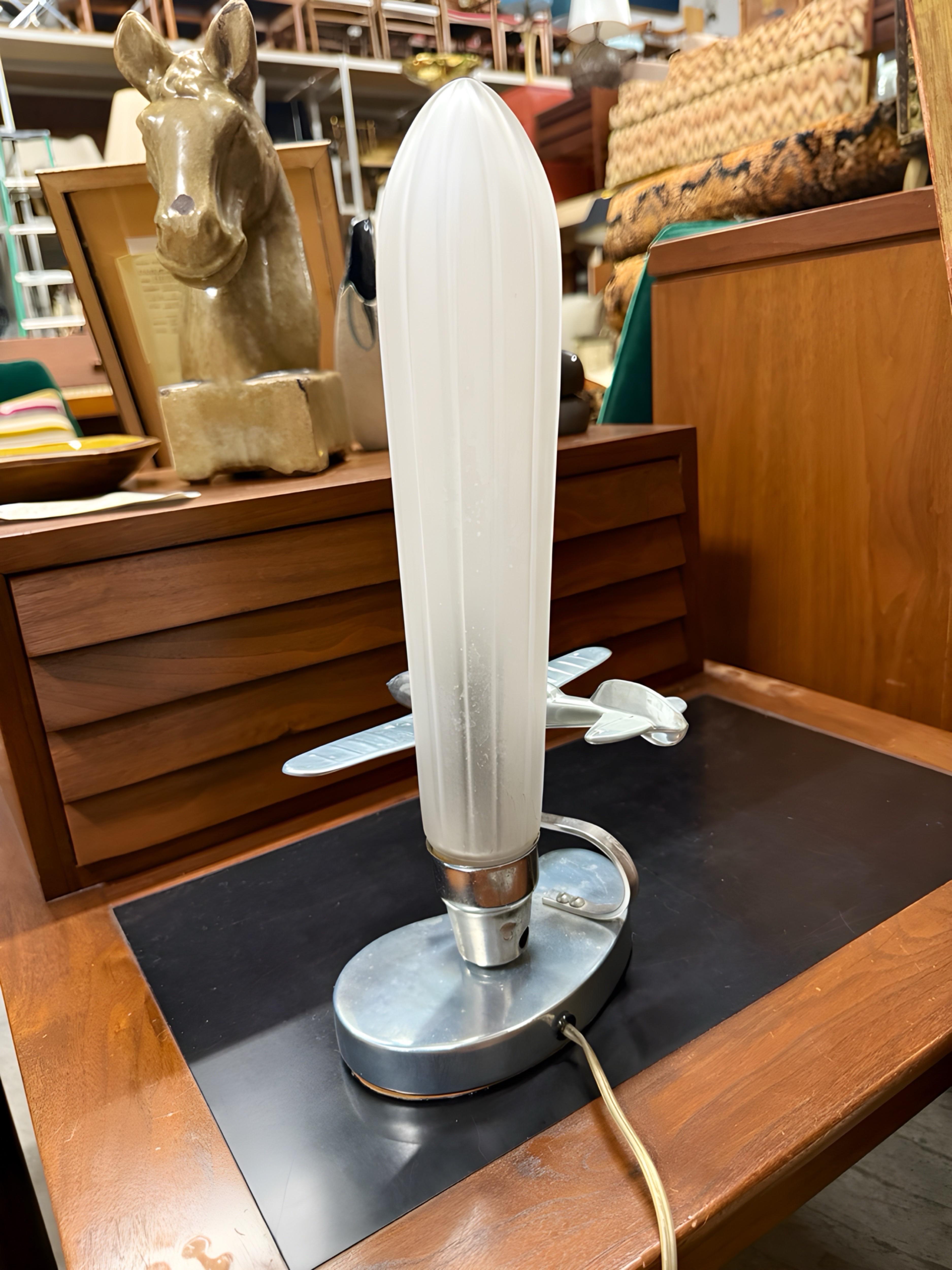 Art déco Une lampe d'avion originale de la Sarsaparilla Company of Ny en vente