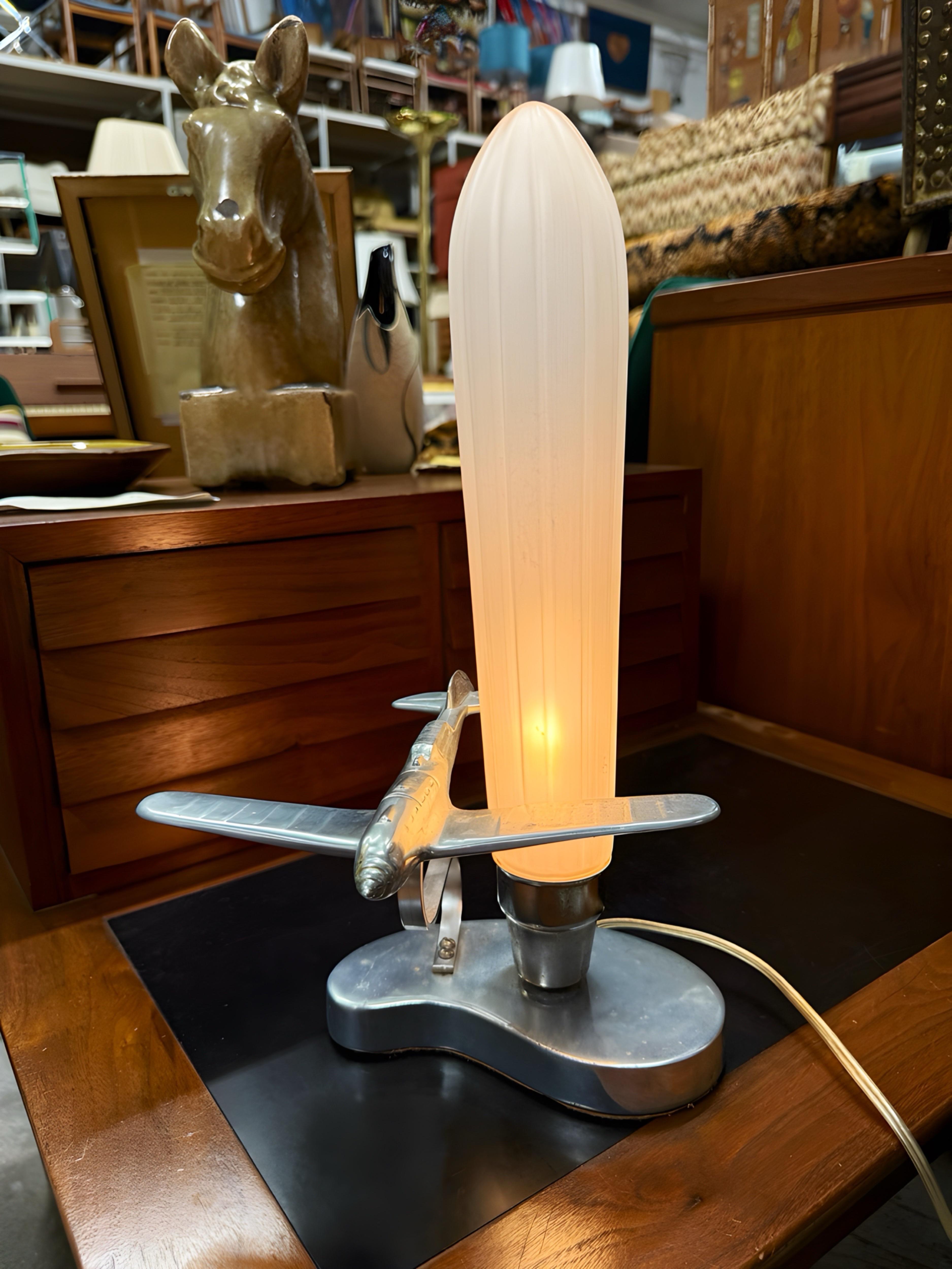 Américain Une lampe d'avion originale de la Sarsaparilla Company of Ny en vente