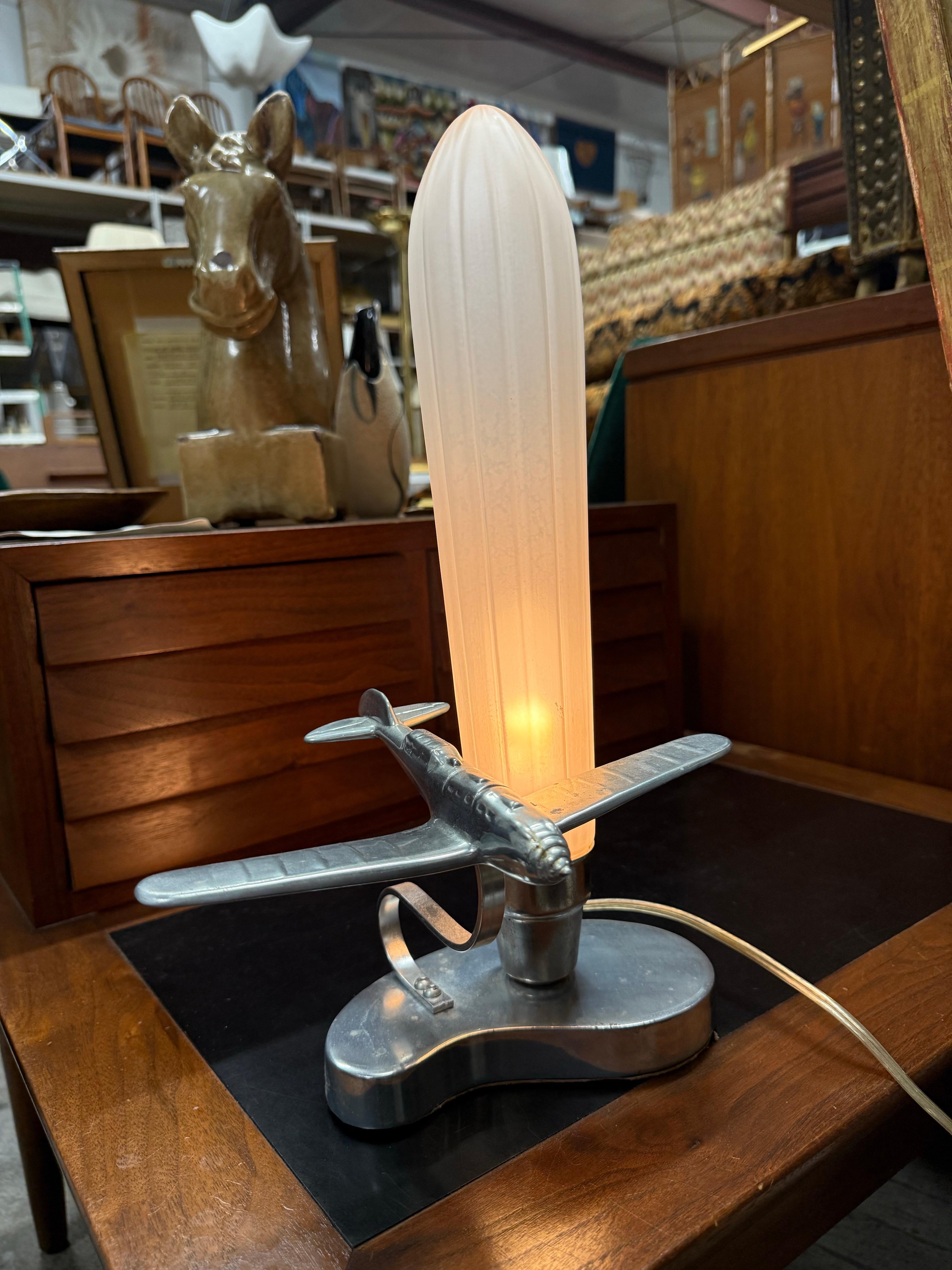 Fin du 20e siècle Une lampe d'avion originale de la Sarsaparilla Company of Ny en vente