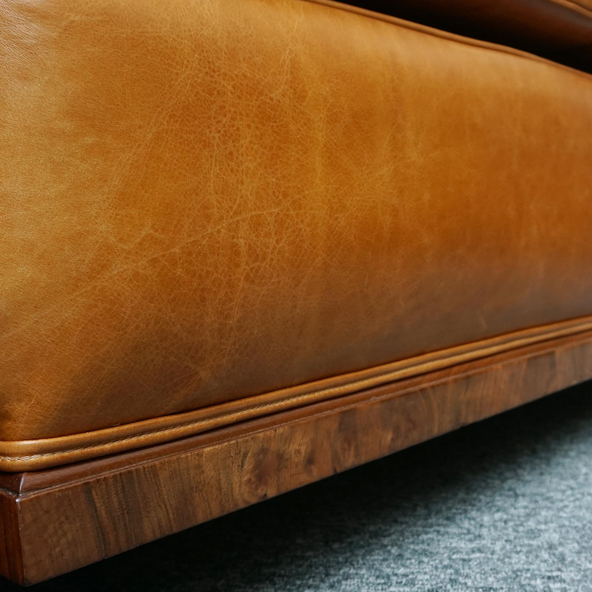 Original Art Deco Club Sofa mit brauner Lederpolsterung  im Angebot 5