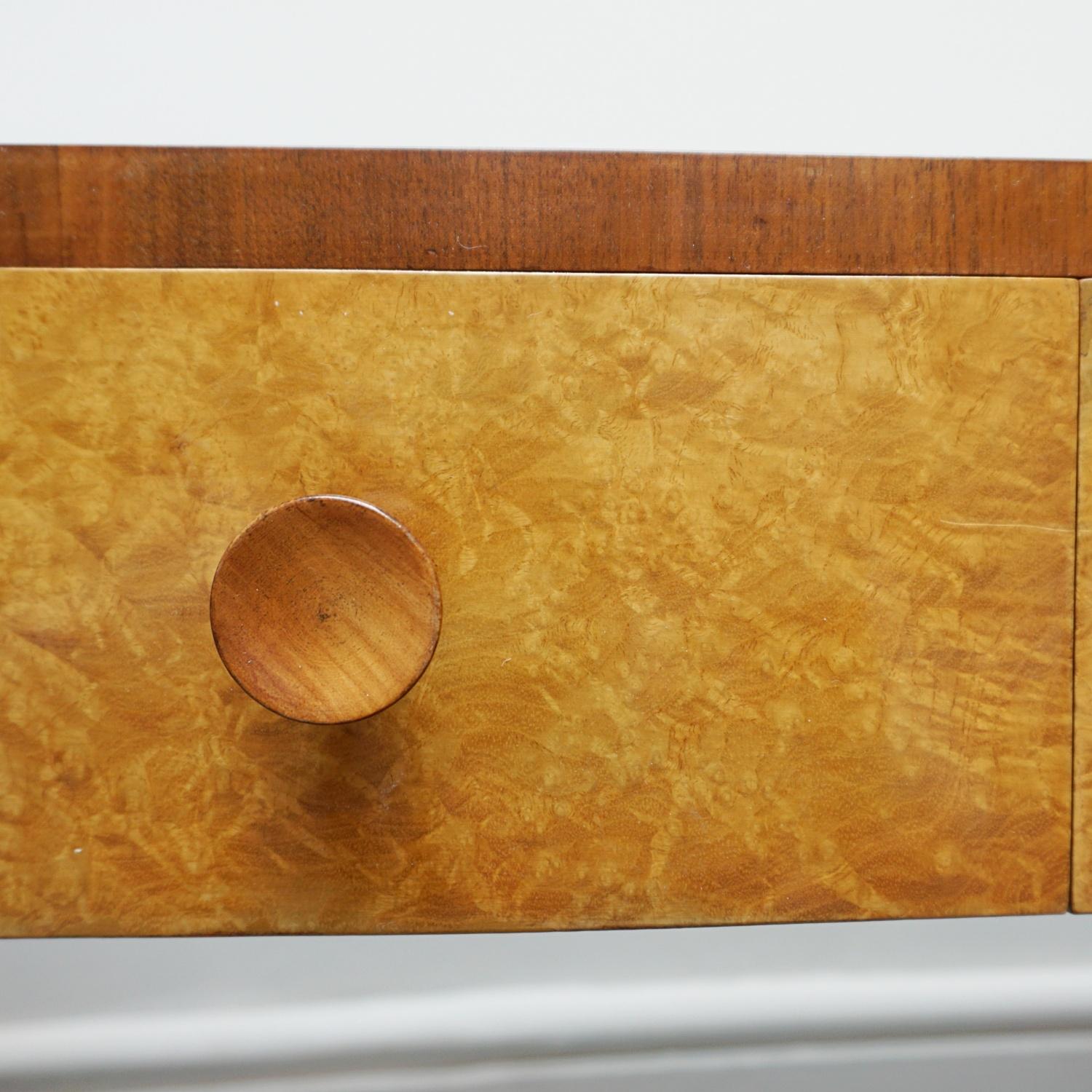 Original Art Deco Sideboard/Console Table in Burr and Figured Walnut In Good Condition For Sale In Forest Row, East Sussex