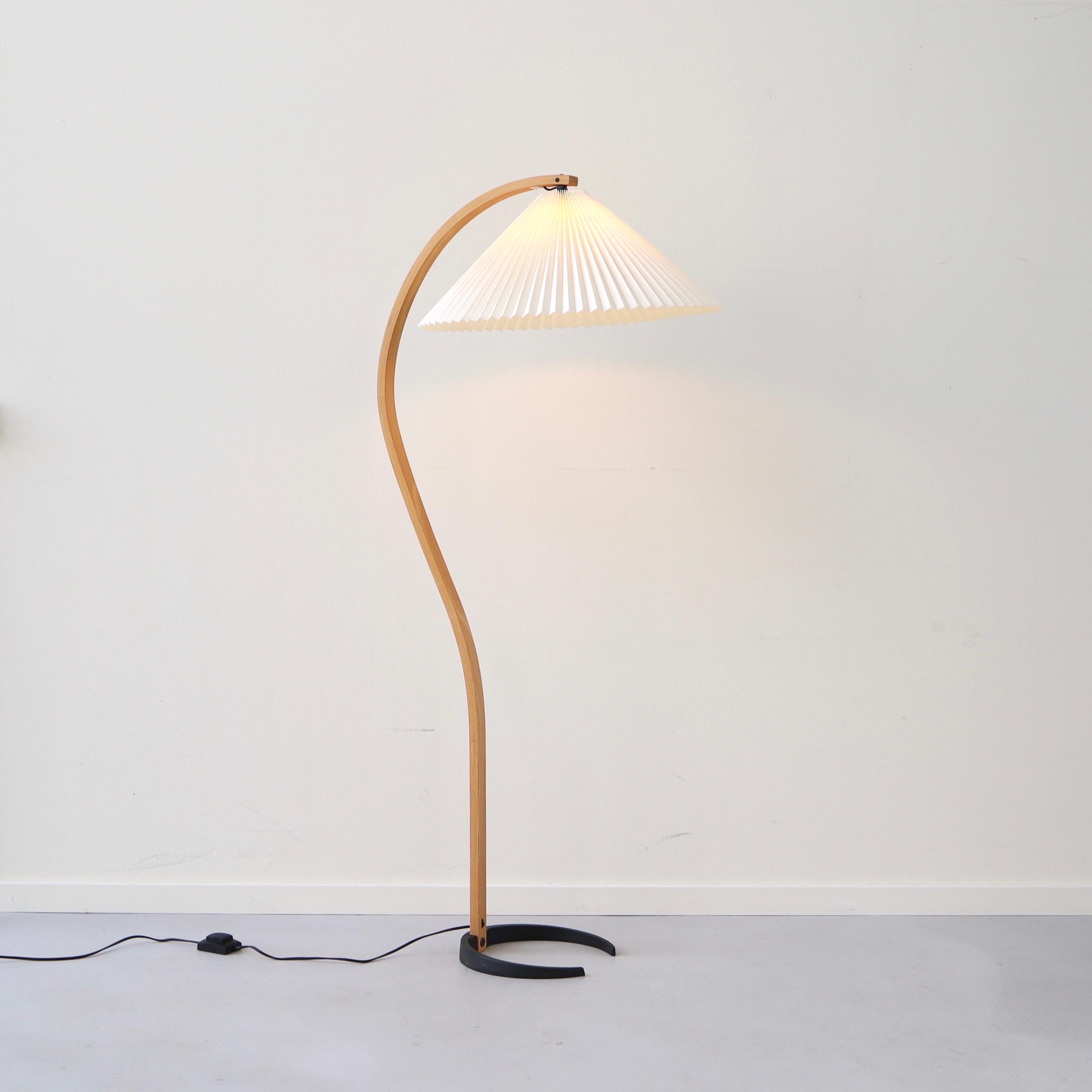 An Original Danish Caprani Floor Lamp, 1970s, Denmark  6