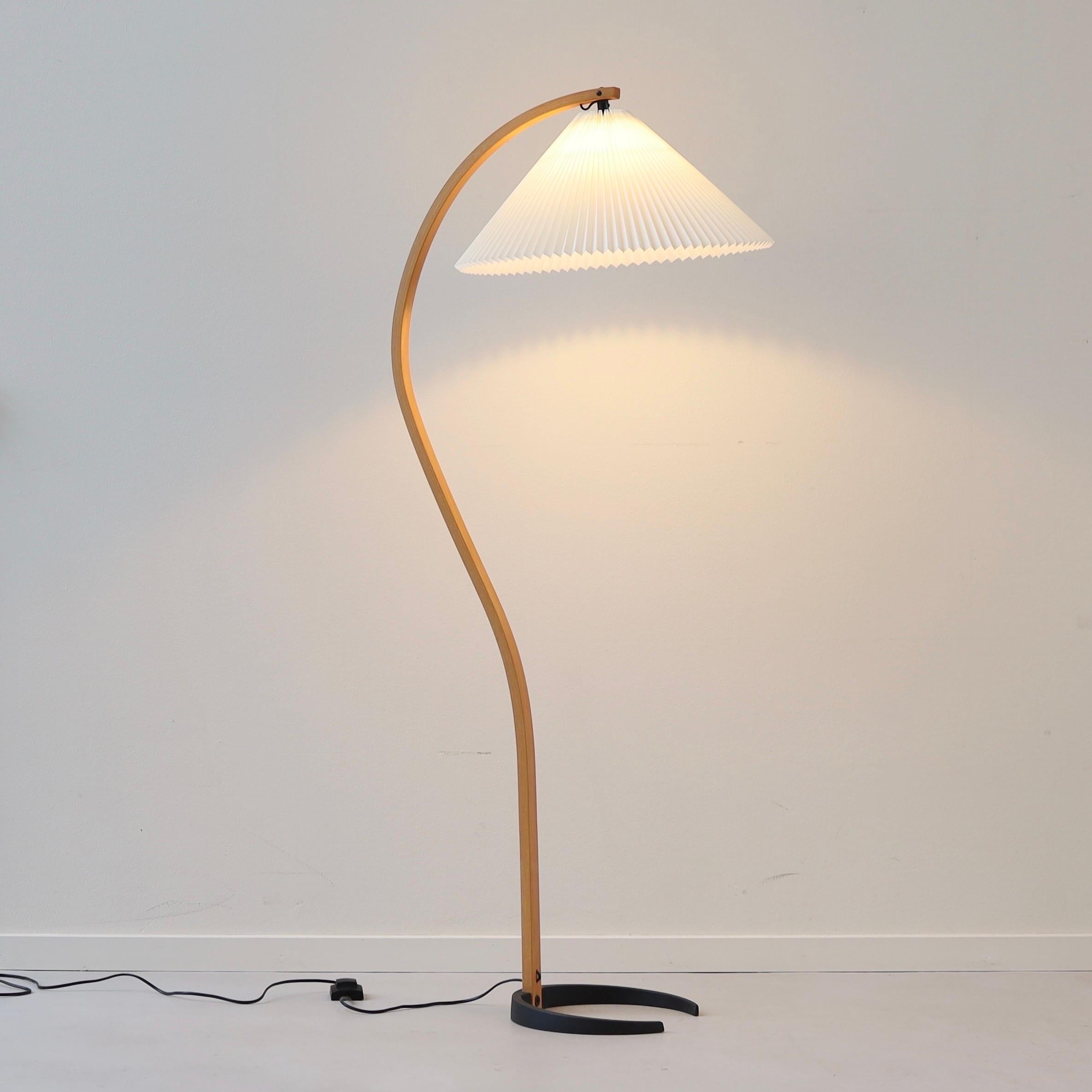 An Original Danish Caprani Floor Lamp, 1970s, Denmark  In Good Condition For Sale In Værløse, DK