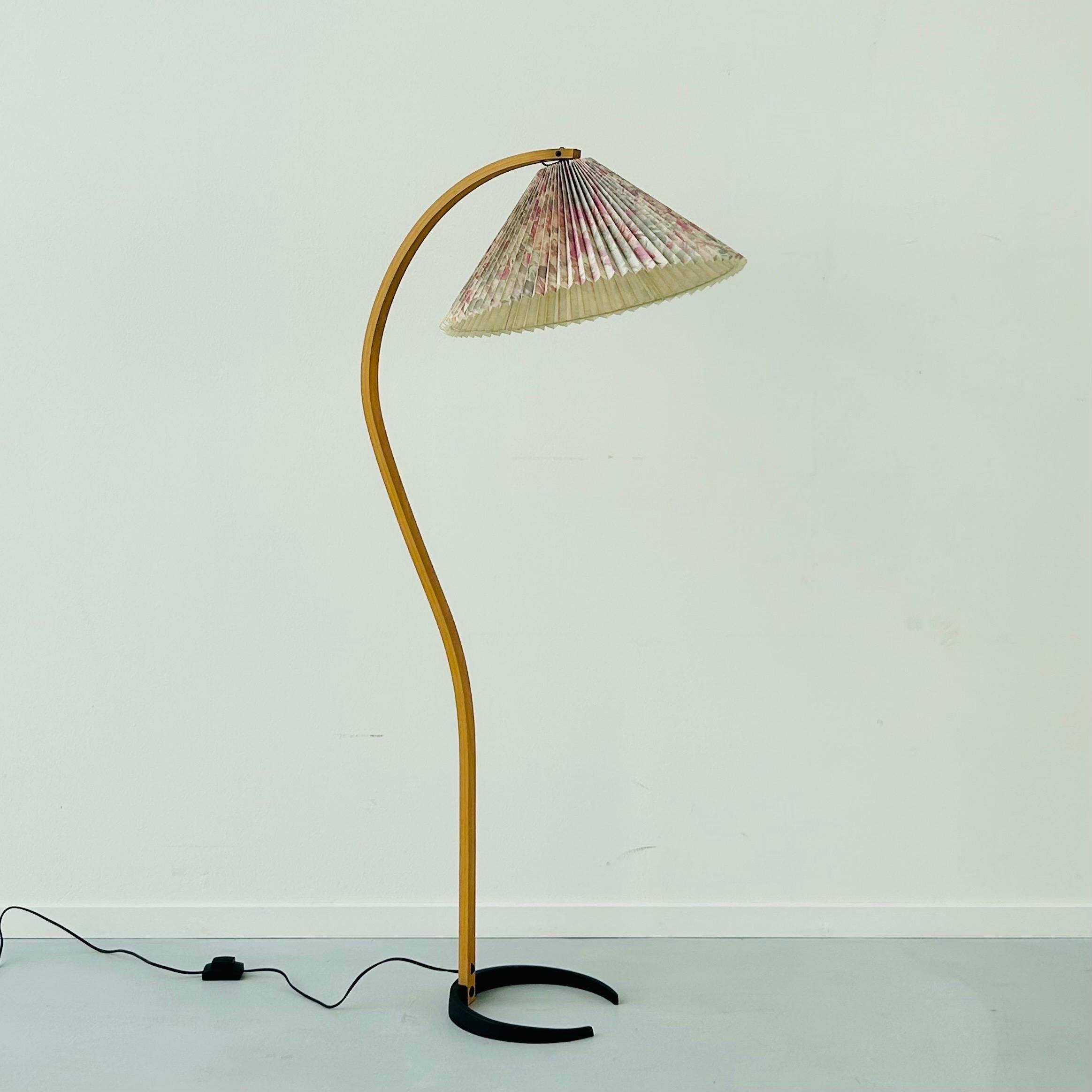 Original Danish Caprani Floor Lamp, 1970s, Denmark In Good Condition For Sale In Værløse, DK