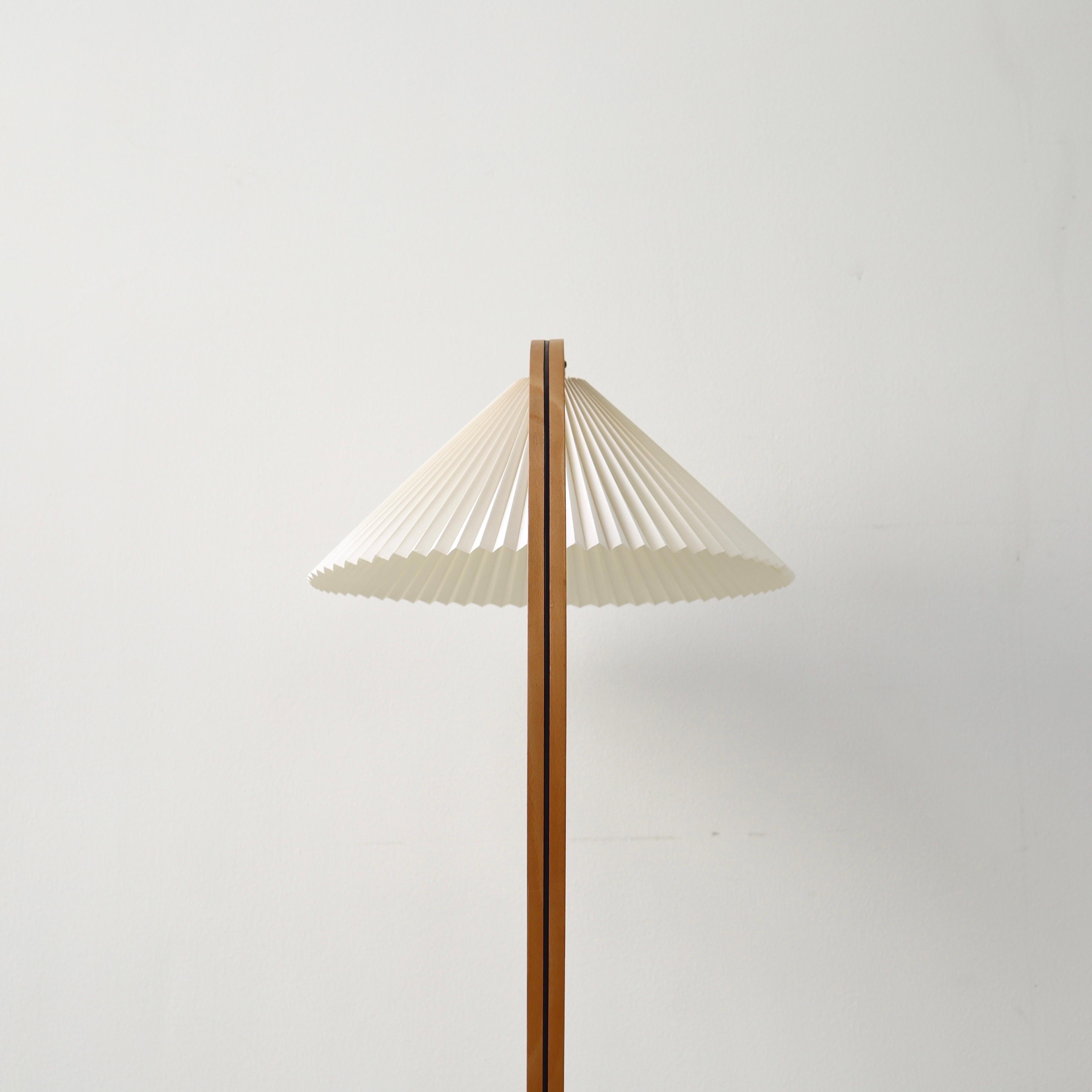 An Original Danish Caprani Floor Lamp, 1970s, Denmark  2