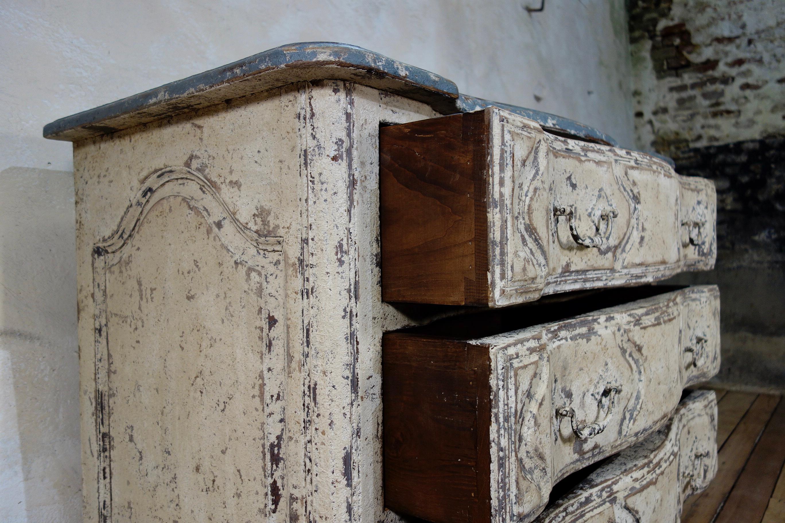 Original Painted French Serpentine Commode, Chest of Drawers In Good Condition In Basingstoke, Hampshire