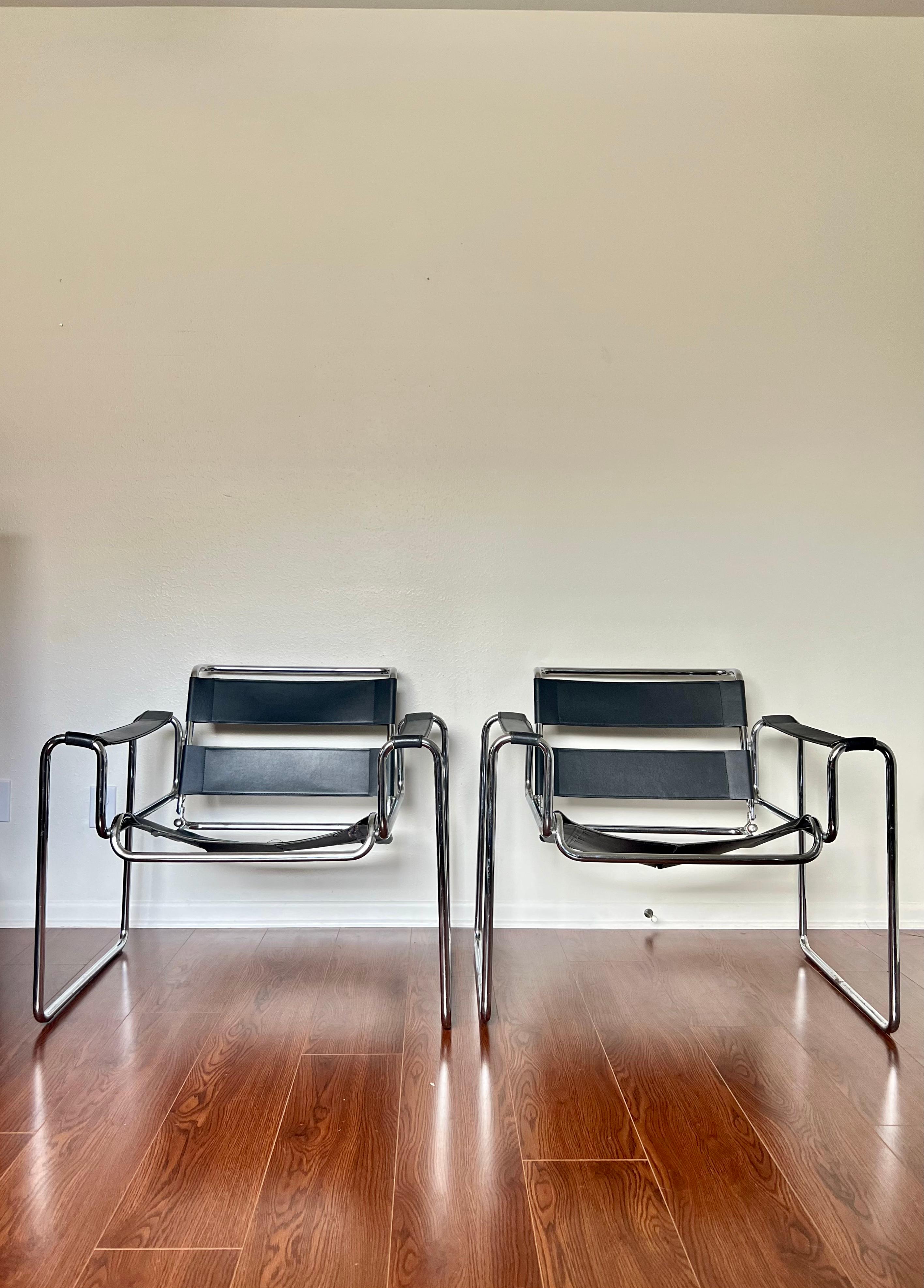 Original Pair of Mid-Century Modern Chrome Black Leather Wassily Style Chairs In Good Condition In Houston, TX