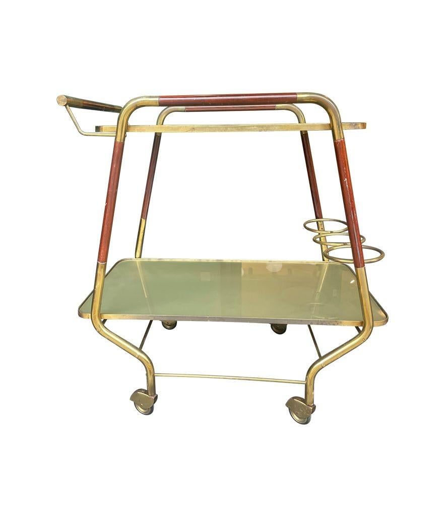 An original unusual designed Italian 1950s lacquered wood and brass bar trolley In Good Condition For Sale In London, GB