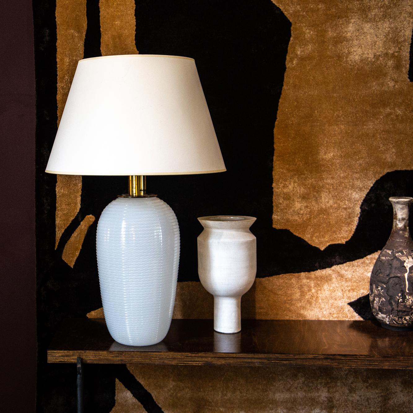 An original Venini mid-century table lamp in opaque white Murano glass, 1950s  2