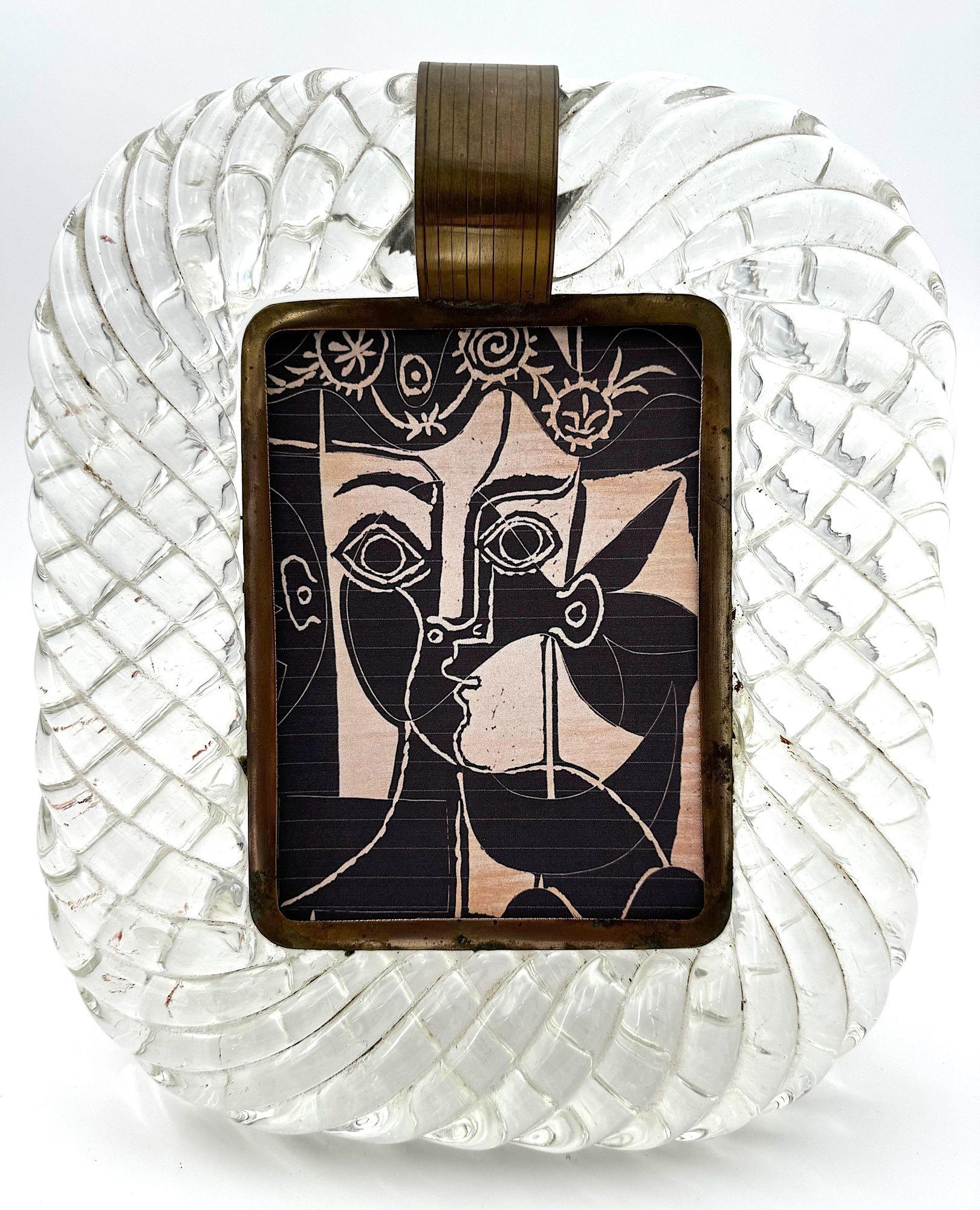 Miroir orignal des années 1940 en verre de Murano et encadré de laiton attribué à Seguso en vente 11