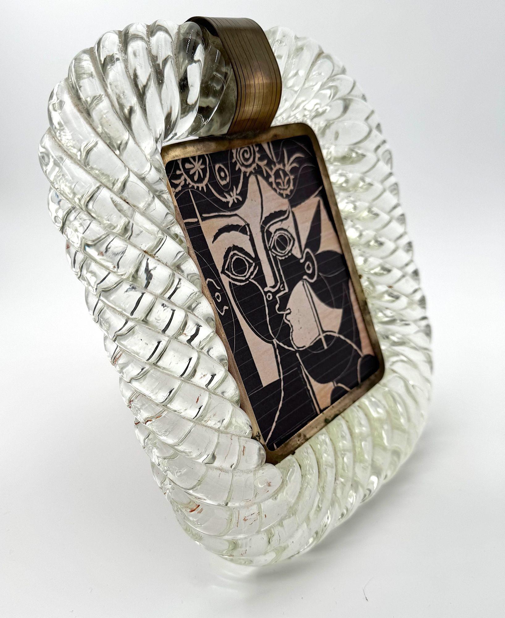 italien Miroir orignal des années 1940 en verre de Murano et encadré de laiton attribué à Seguso en vente