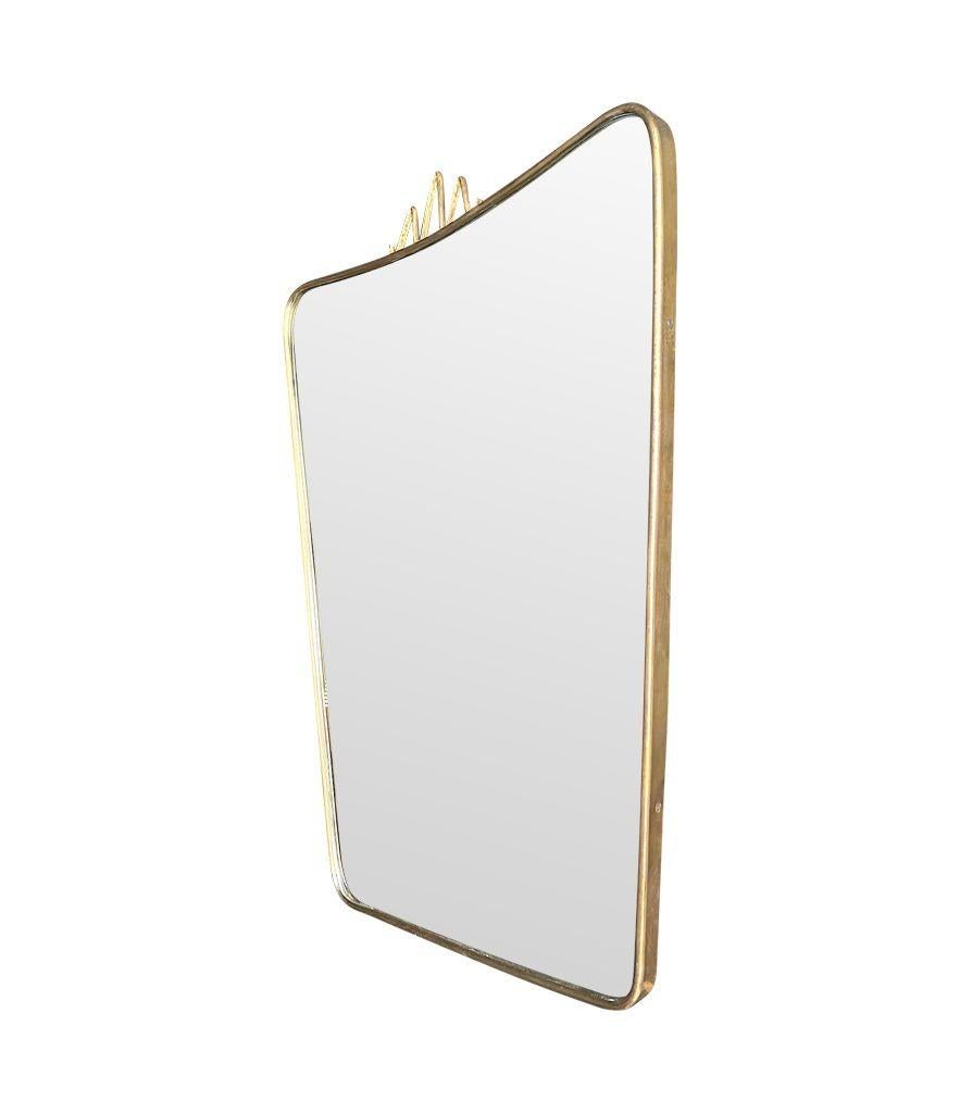 Milieu du XXe siècle The original Italian 1950s brass shield mirror in the style of Gio Ponti en vente