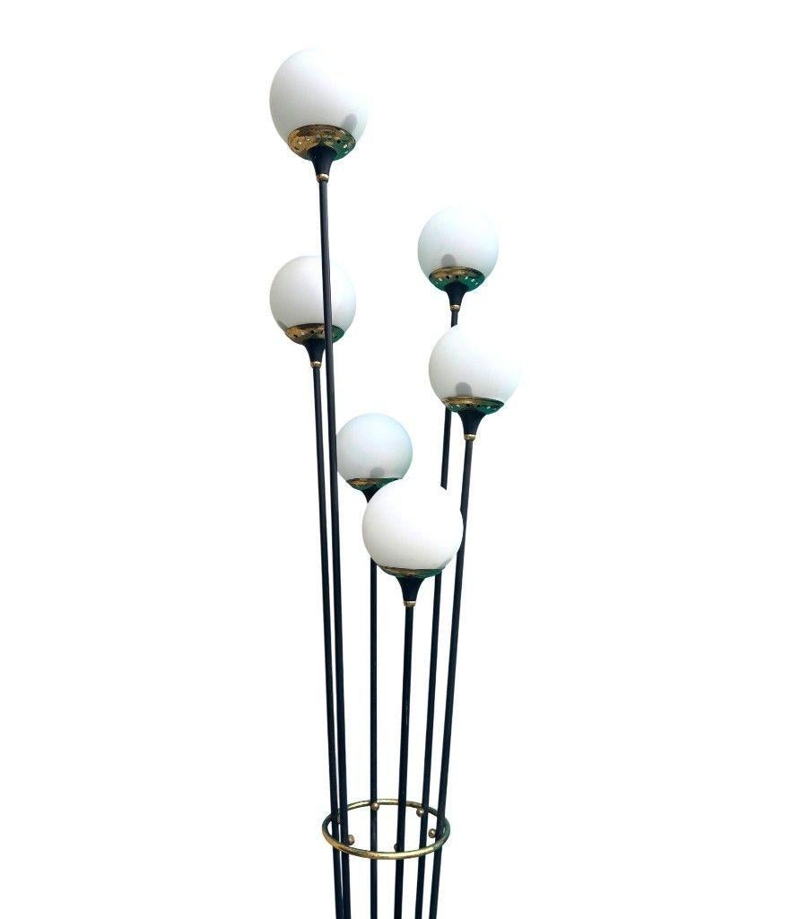 Original Stilnovo Stehlampe aus den 1950er Jahren, schwarzer Lack und Messing mit sechs Leuchten im Angebot 7