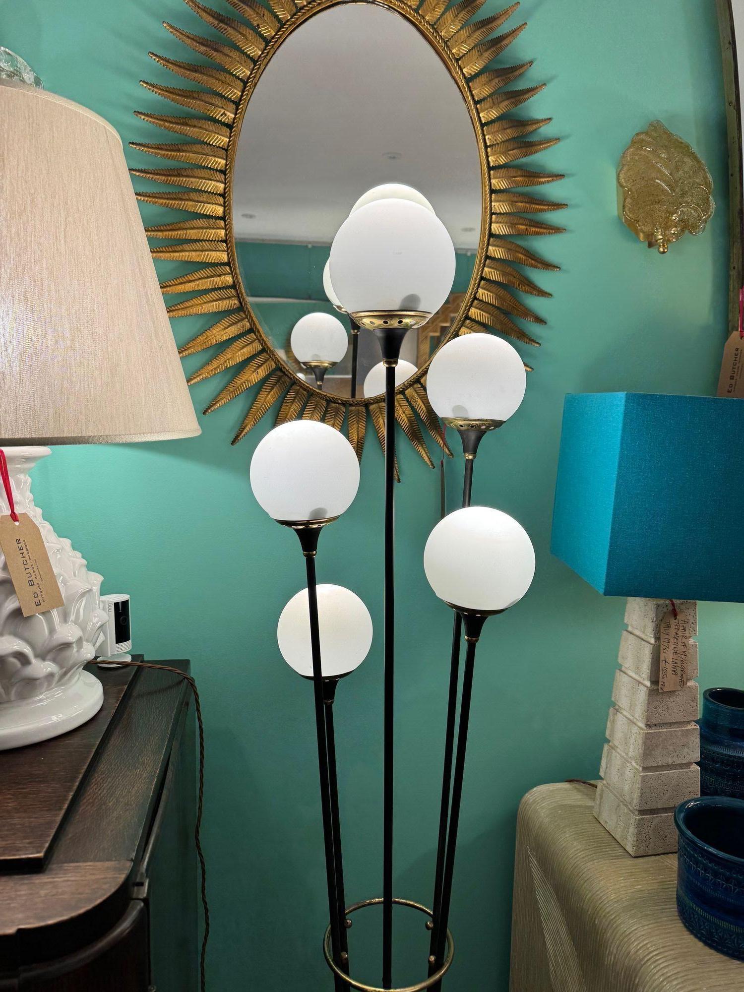 Original Stilnovo Stehlampe aus den 1950er Jahren, schwarzer Lack und Messing mit sechs Leuchten im Angebot 10