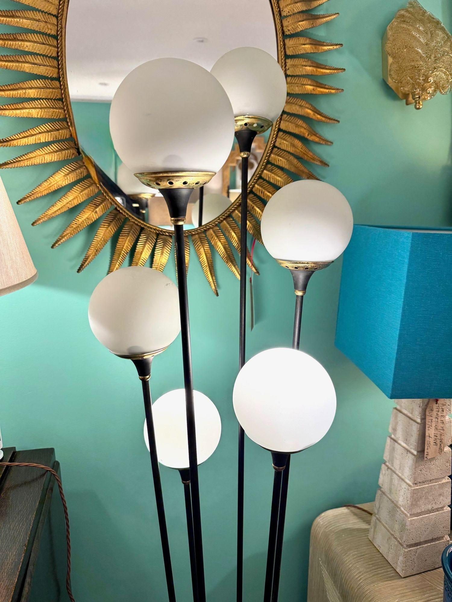 Original Stilnovo Stehlampe aus den 1950er Jahren, schwarzer Lack und Messing mit sechs Leuchten im Angebot 11