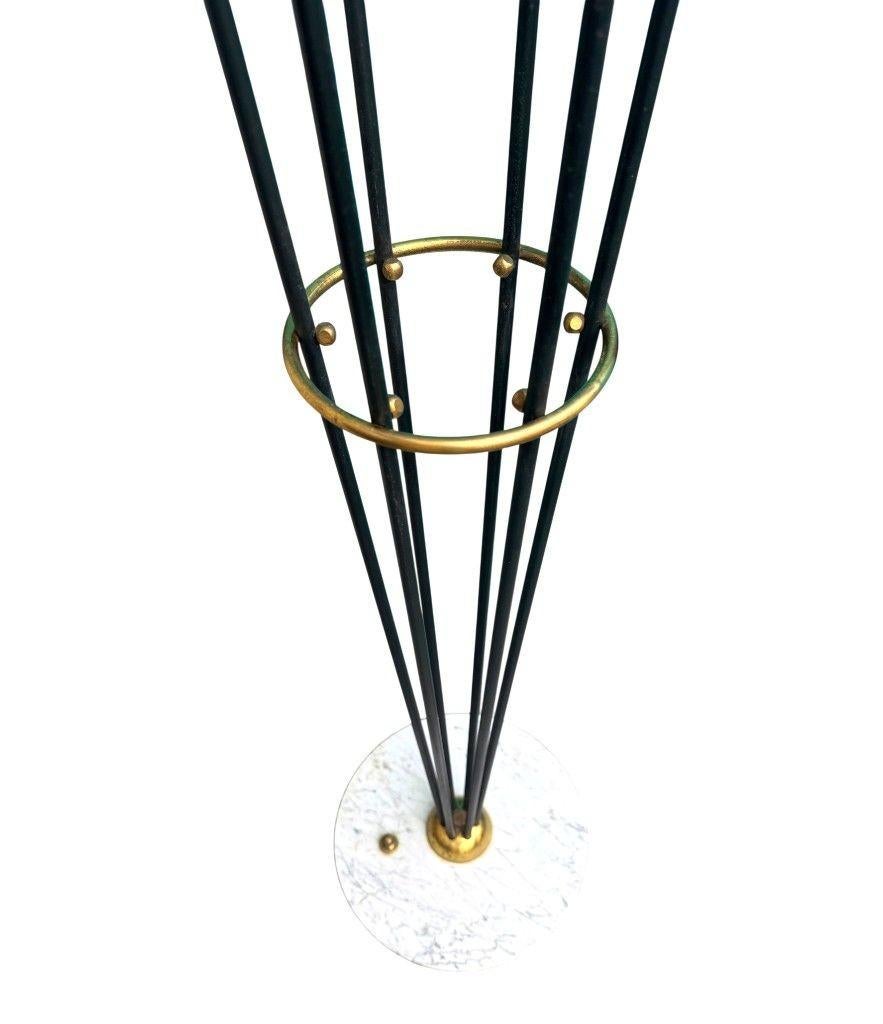 Original Stilnovo Stehlampe aus den 1950er Jahren, schwarzer Lack und Messing mit sechs Leuchten (Metall) im Angebot